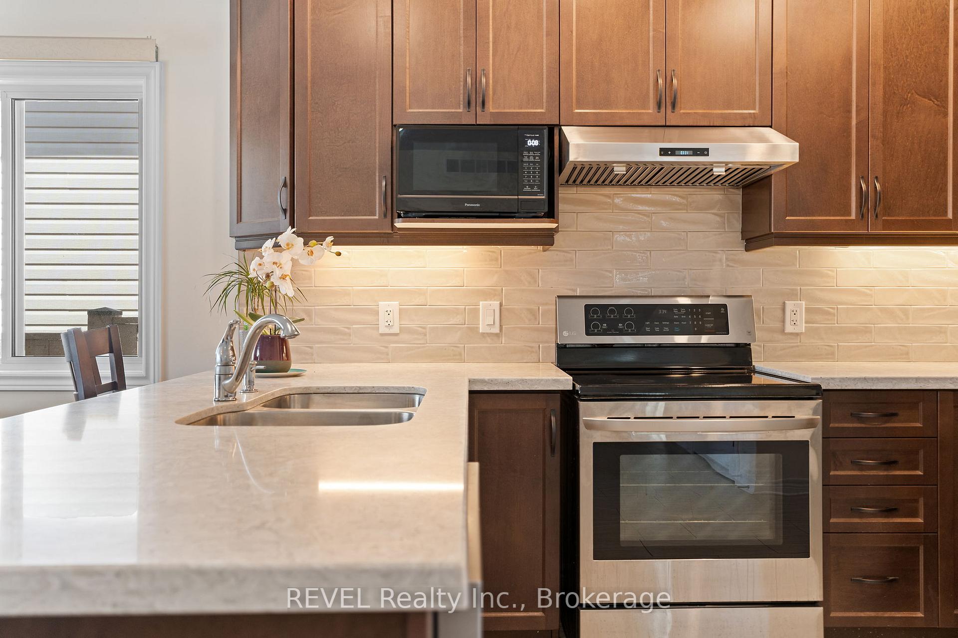 Photo 10 of 11 Berkshire Drive, St. Catharines, Carlton/Bunting — HOMEH