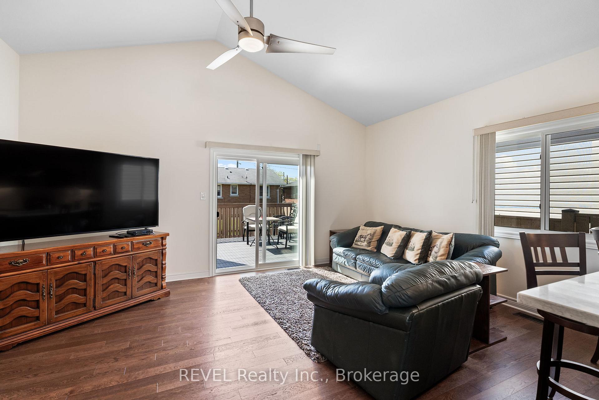 Photo 11 of 11 Berkshire Drive, St. Catharines, Carlton/Bunting — HOMEH