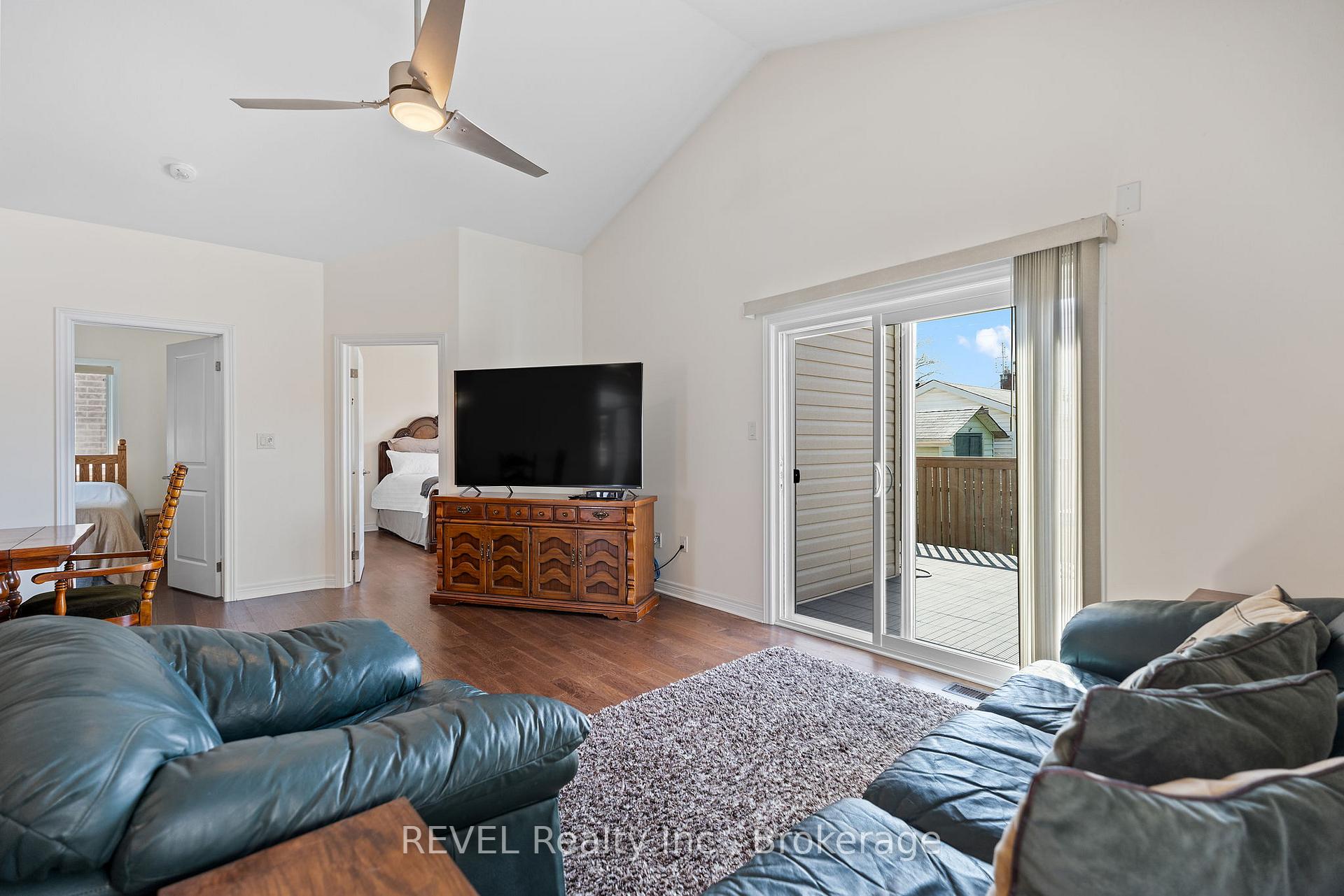 Photo 12 of 11 Berkshire Drive, St. Catharines, Carlton/Bunting — HOMEH