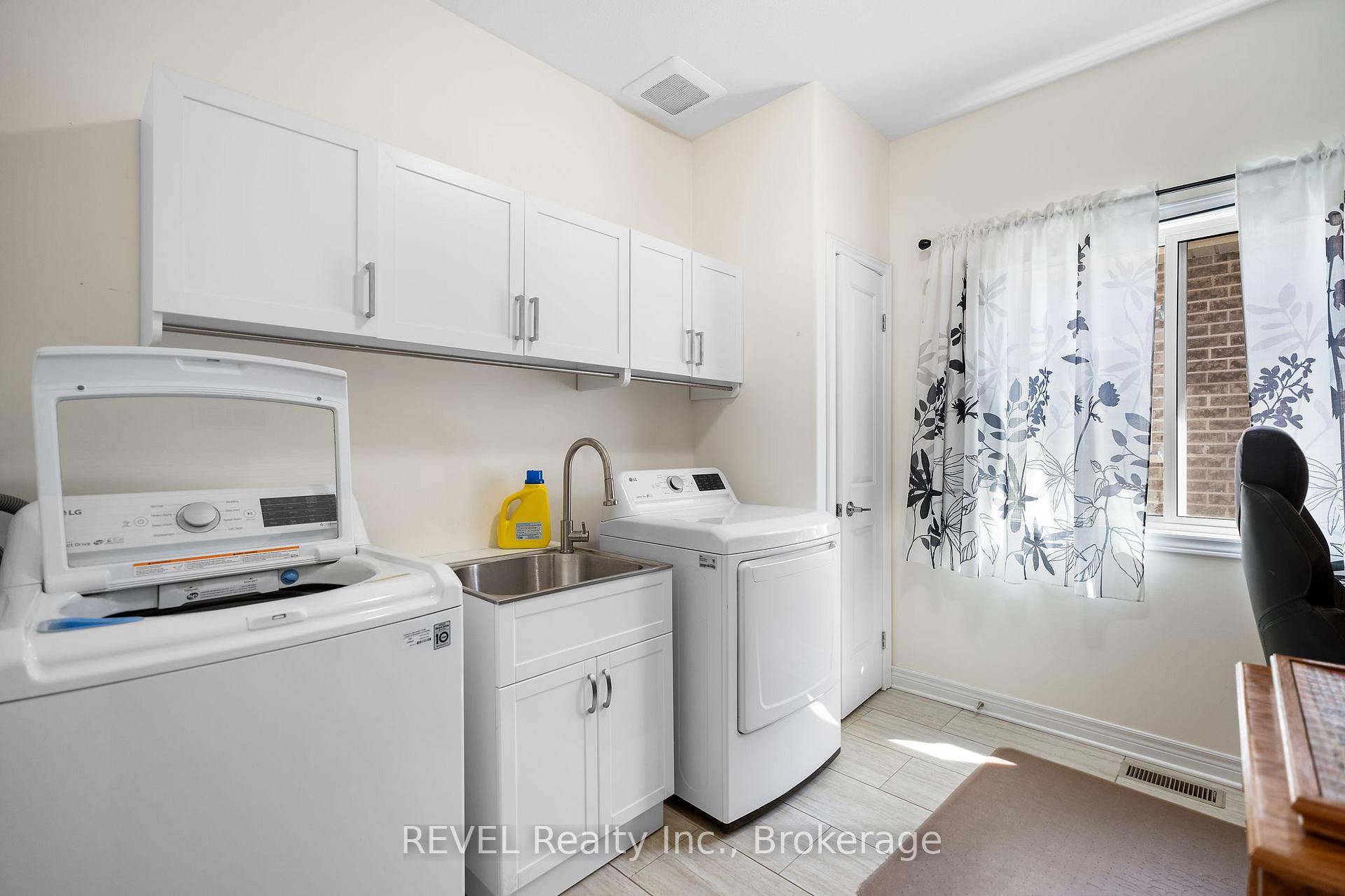 Photo 20 of 11 Berkshire Drive, St. Catharines, Carlton/Bunting — HOMEH