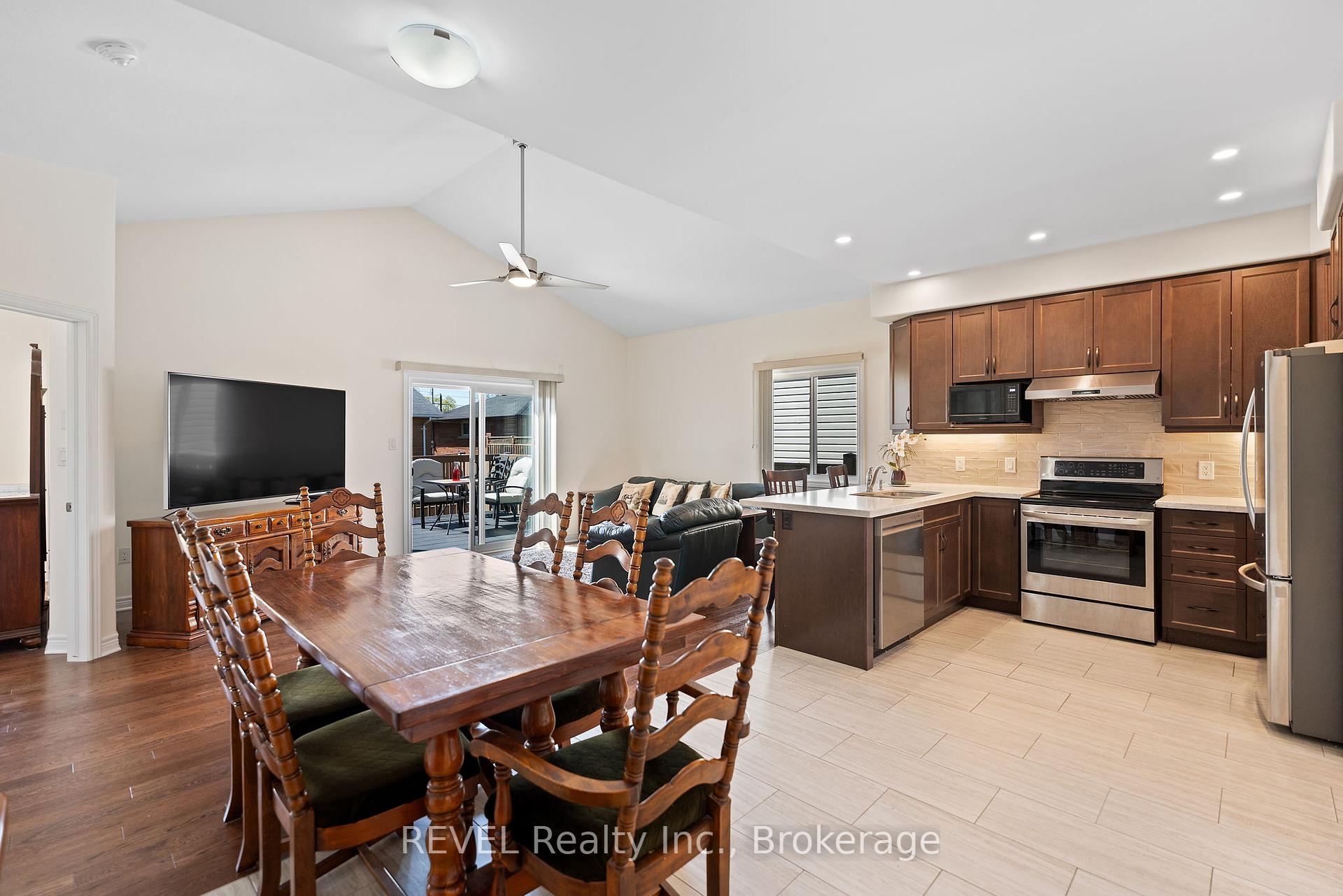 Photo 22 of 11 Berkshire Drive, St. Catharines, Carlton/Bunting — HOMEH