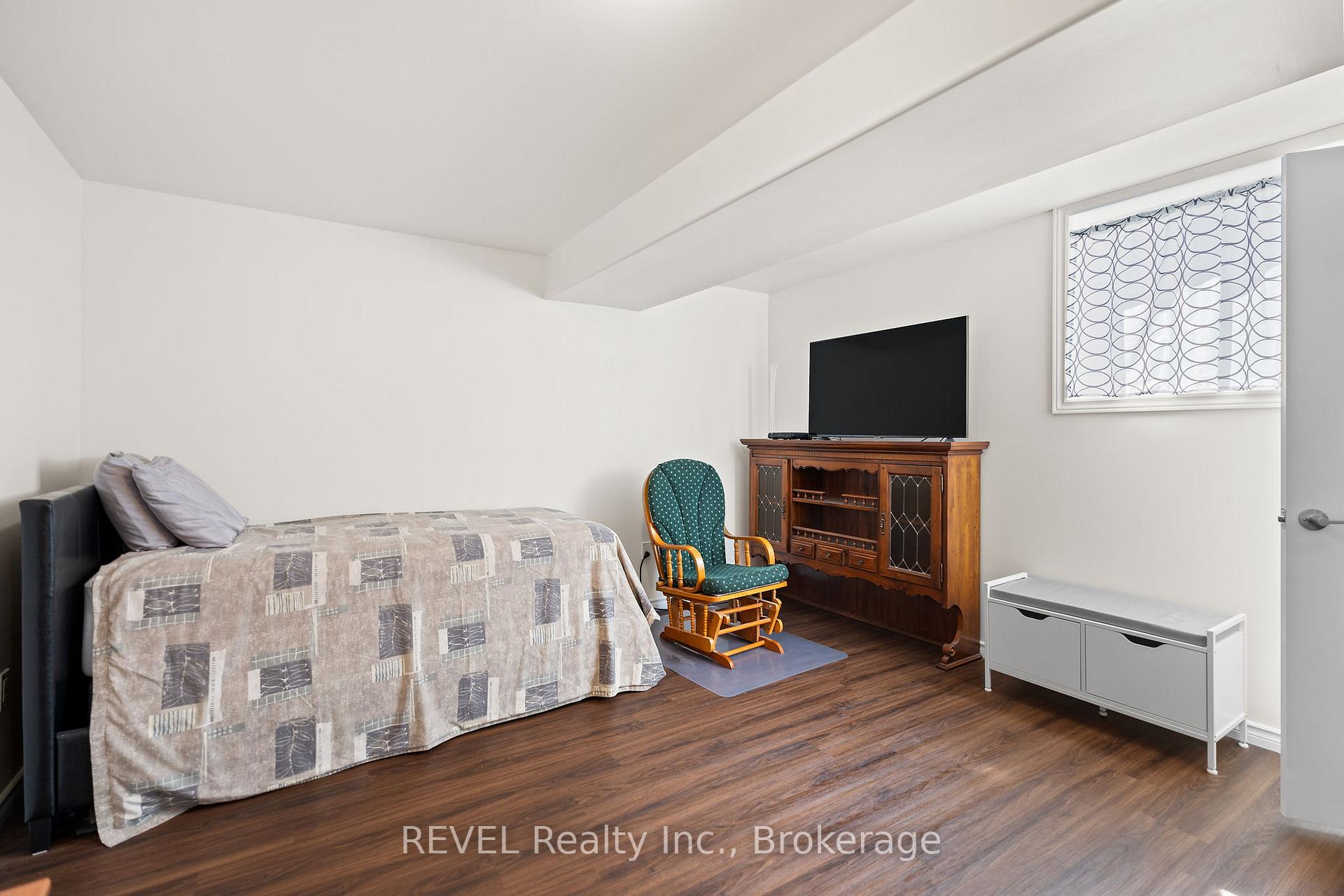 Photo 25 of 11 Berkshire Drive, St. Catharines, Carlton/Bunting — HOMEH