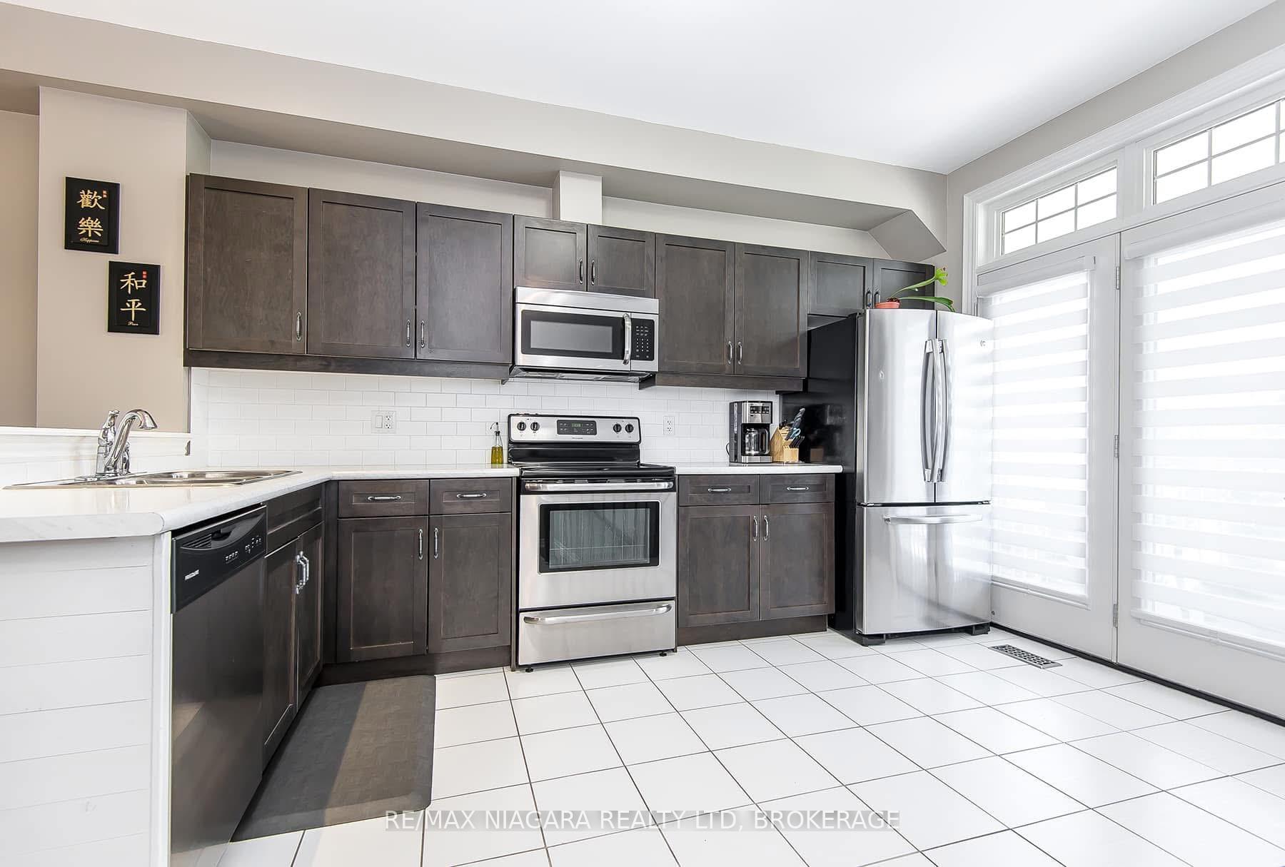 Photo 10 of 23 Durksen Drive, St. Catharines, Downtown — HOMEH