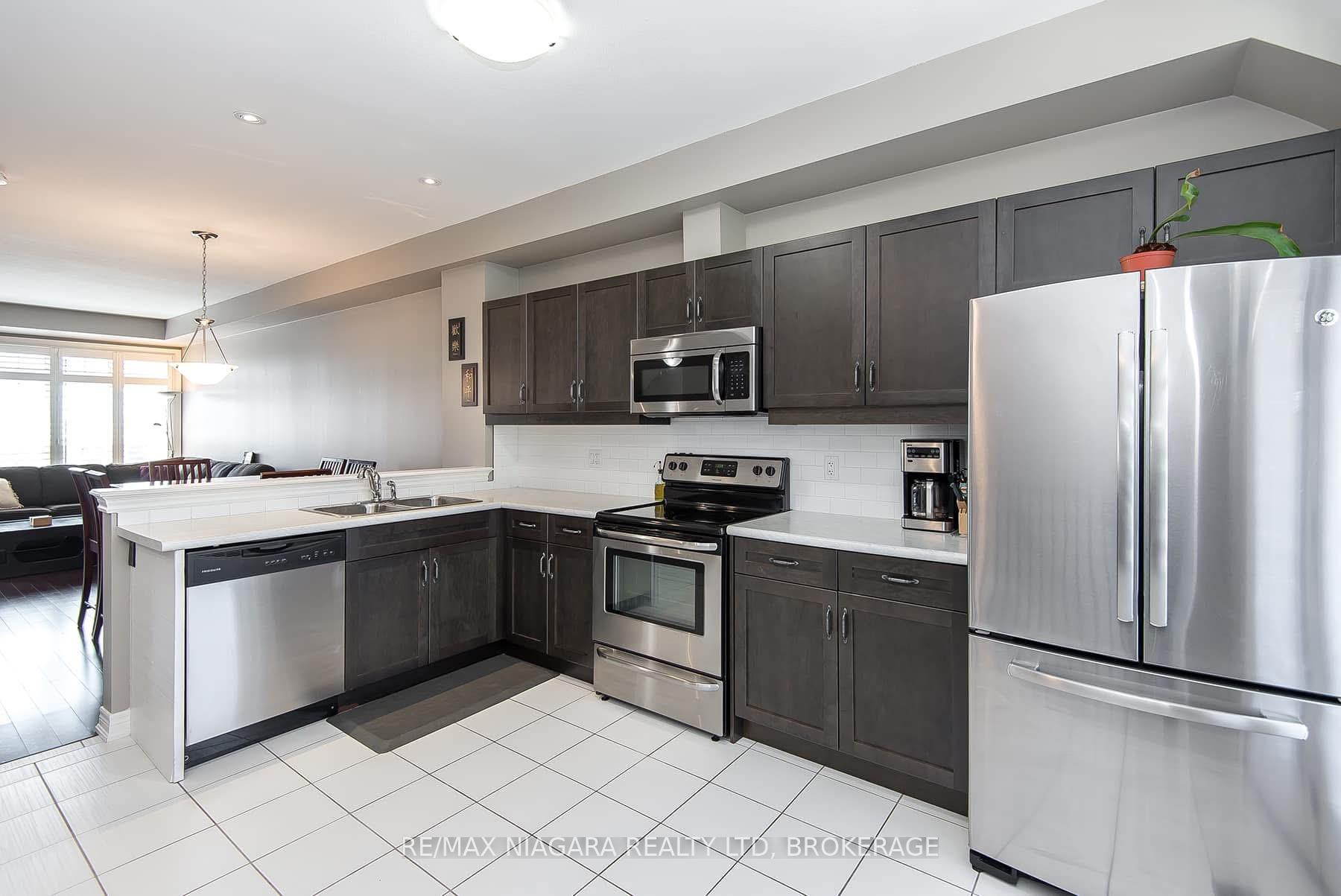 Photo 11 of 23 Durksen Drive, St. Catharines, Downtown — HOMEH