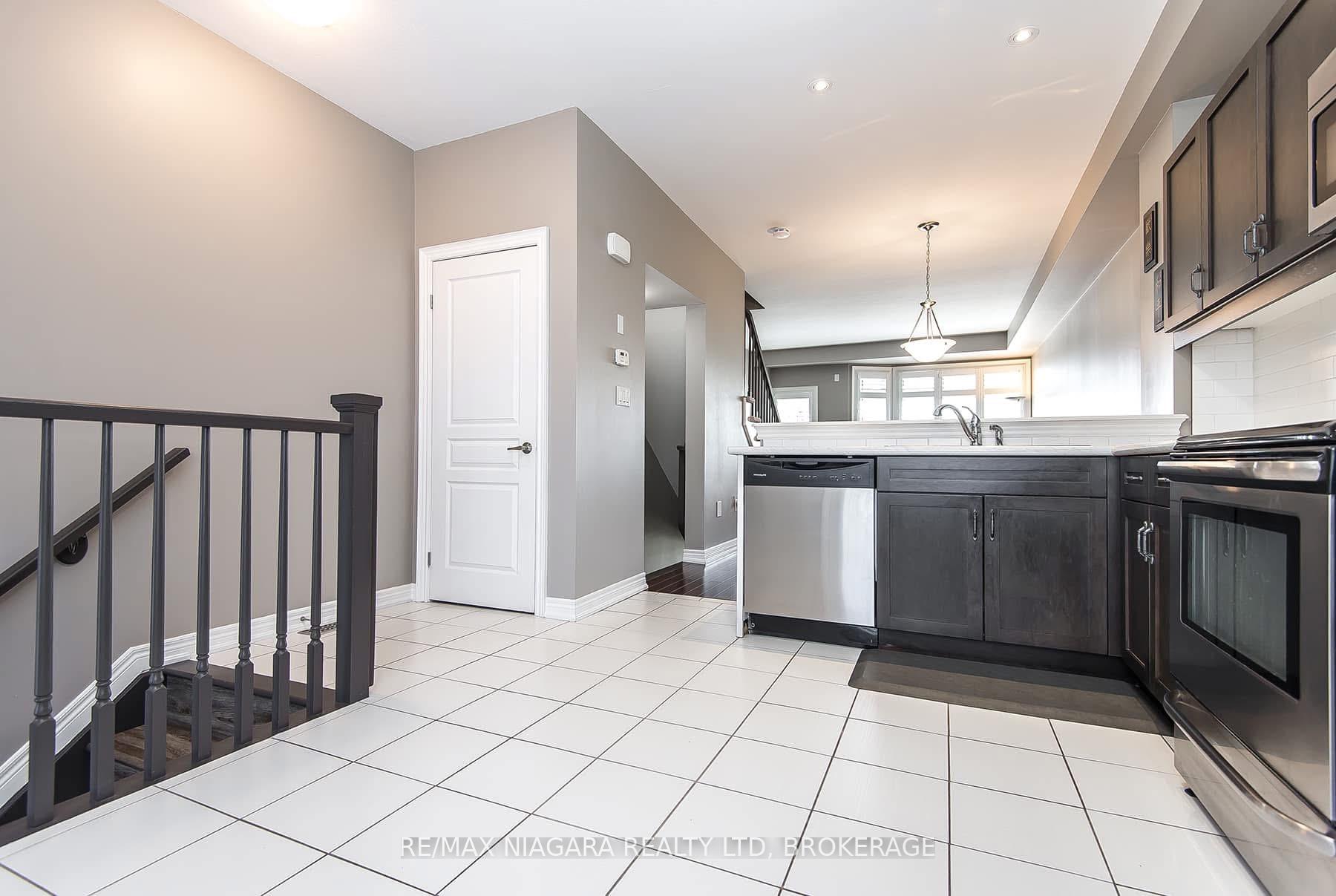 Photo 12 of 23 Durksen Drive, St. Catharines, Downtown — HOMEH