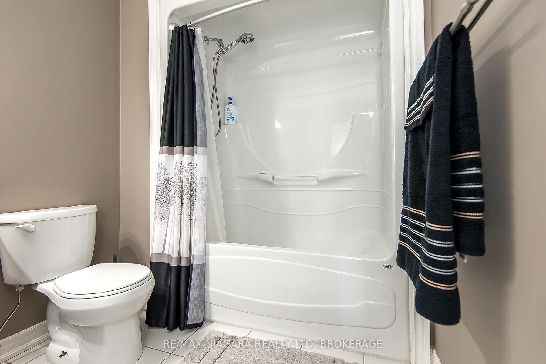 Photo 26 of 23 Durksen Drive, St. Catharines, Downtown — HOMEH