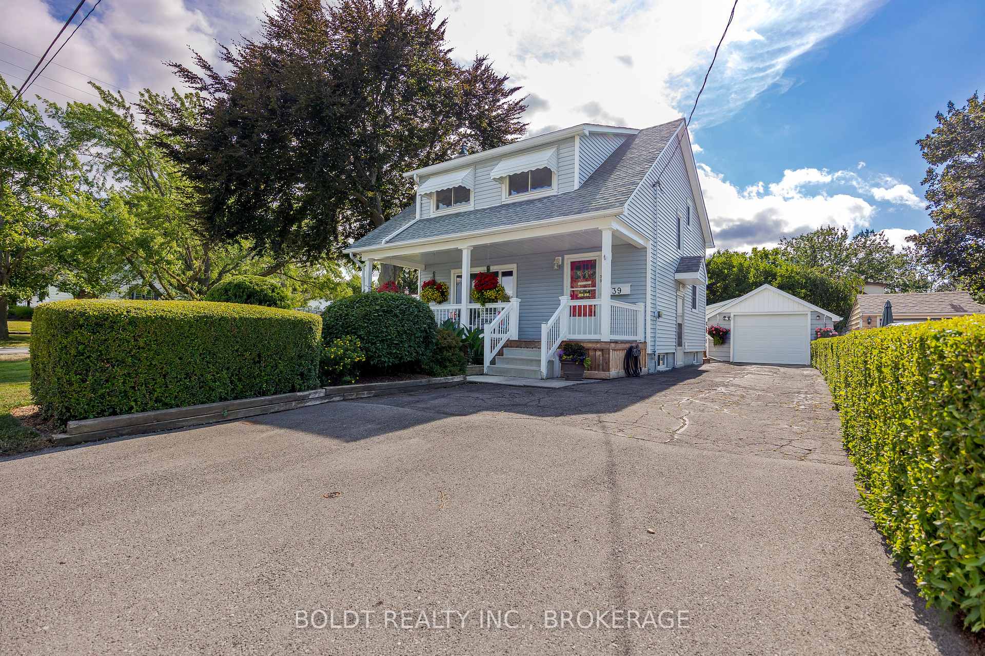 Photo 1 of 39 Lorne Street, St. Catharines, E. Chester — HOMEH