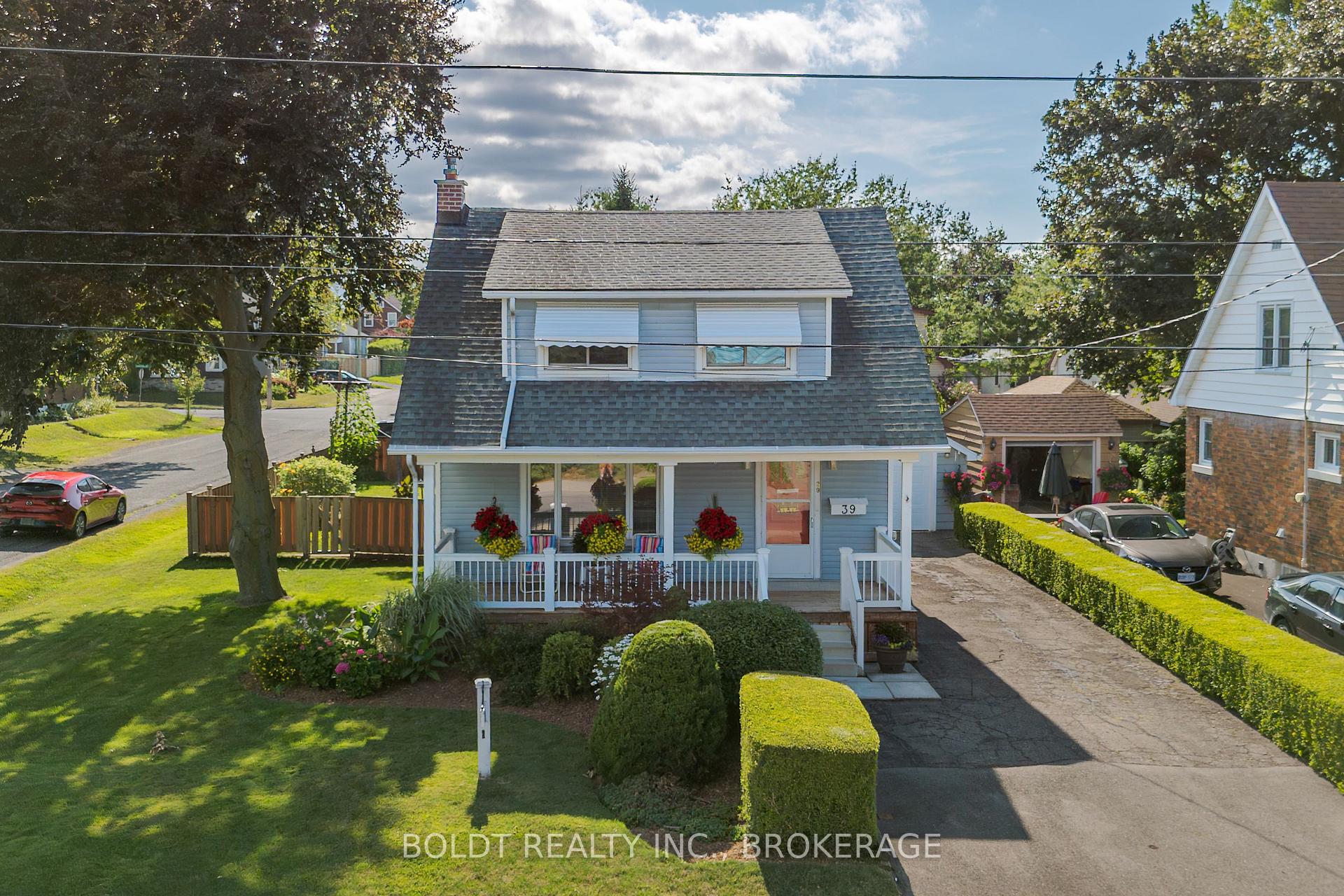 Photo 2 of 39 Lorne Street, St. Catharines, E. Chester — HOMEH