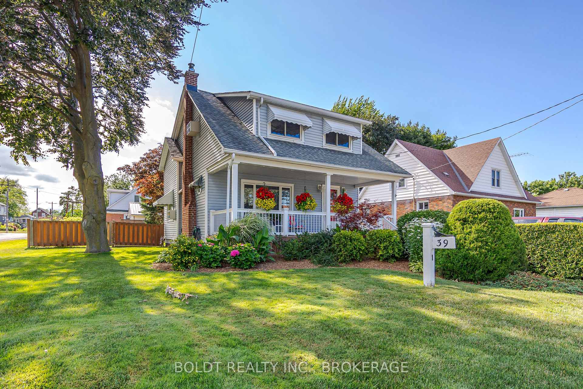 Photo 3 of 39 Lorne Street, St. Catharines, E. Chester — HOMEH