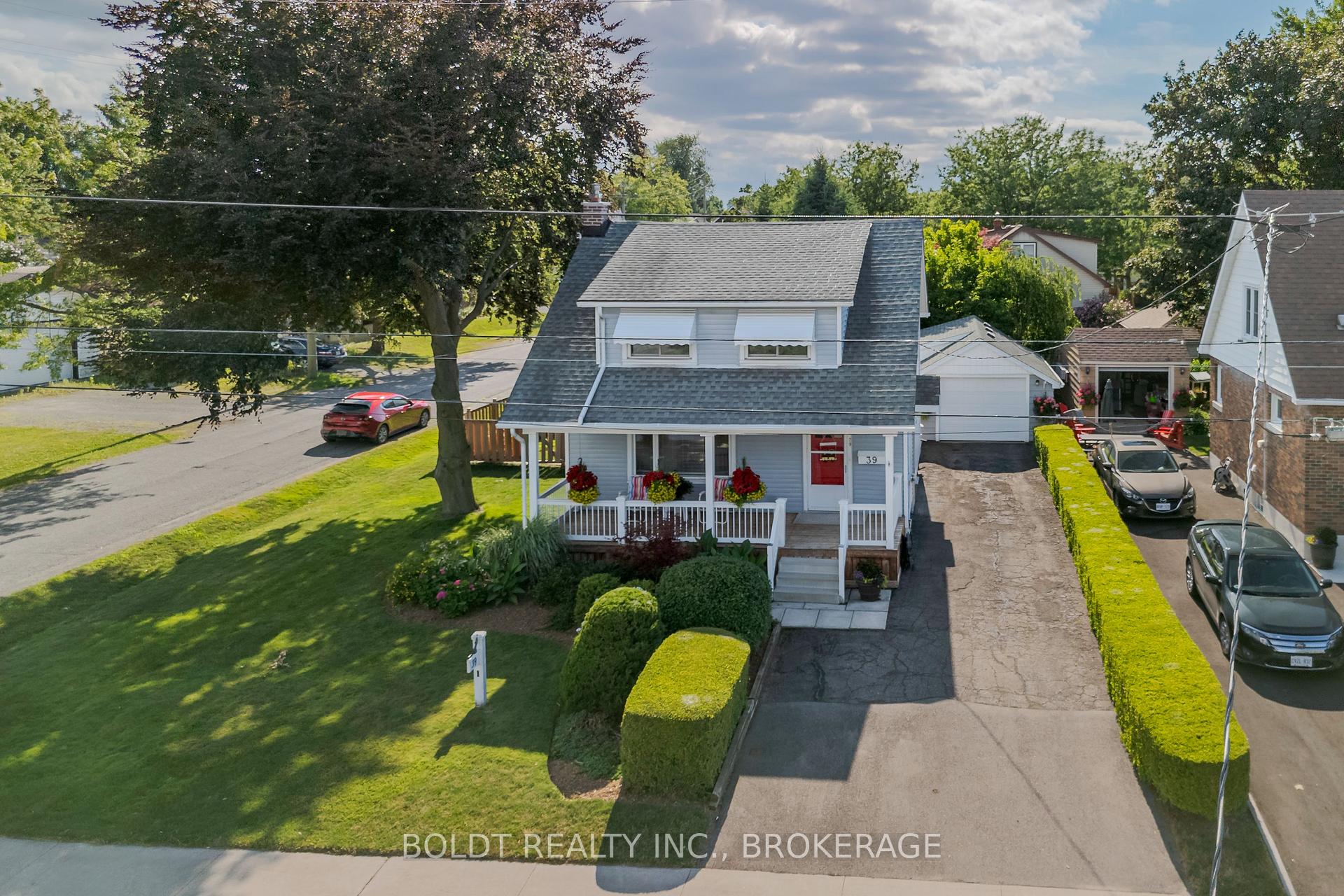 Photo 5 of 39 Lorne Street, St. Catharines, E. Chester — HOMEH