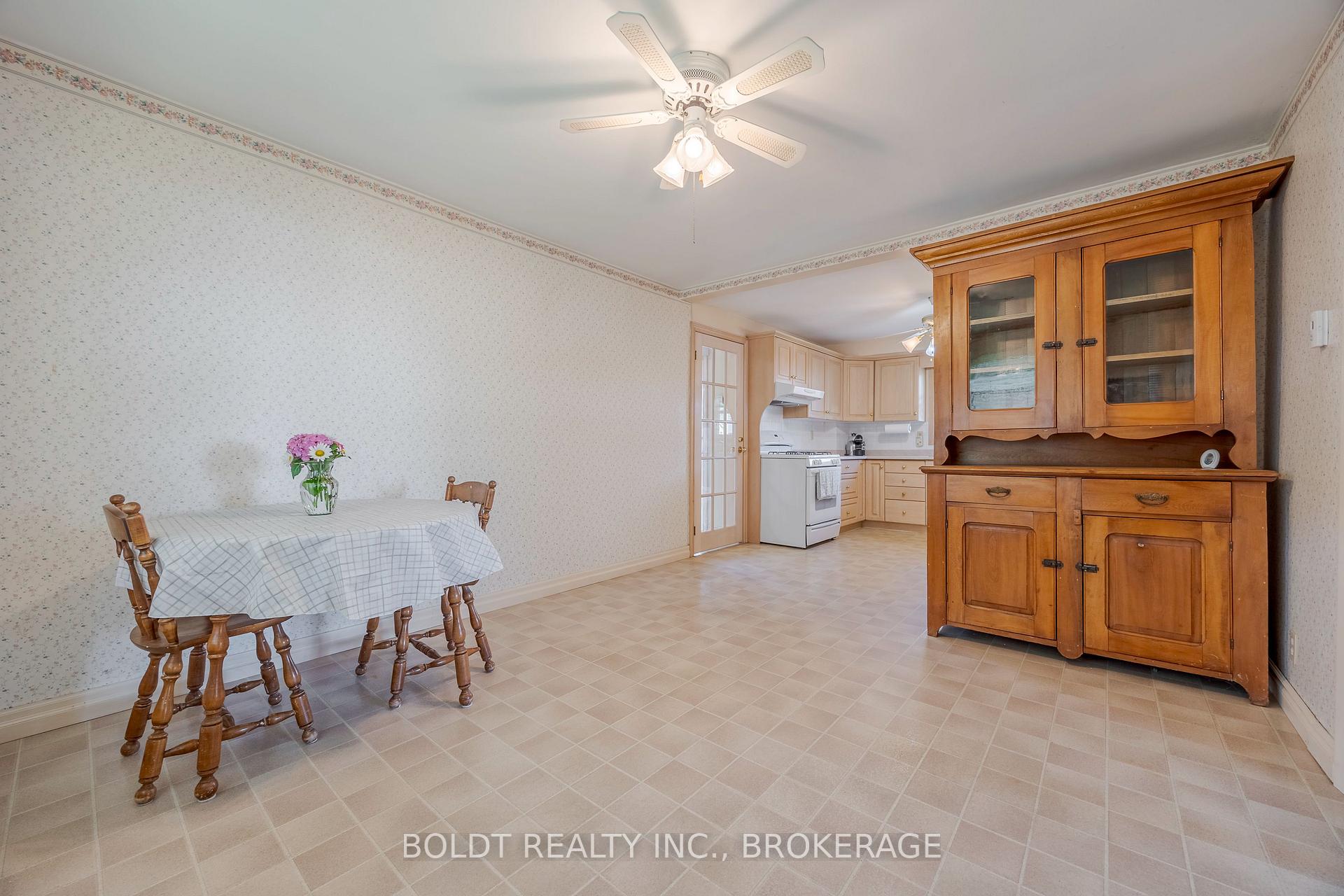 Photo 9 of 39 Lorne Street, St. Catharines, E. Chester — HOMEH