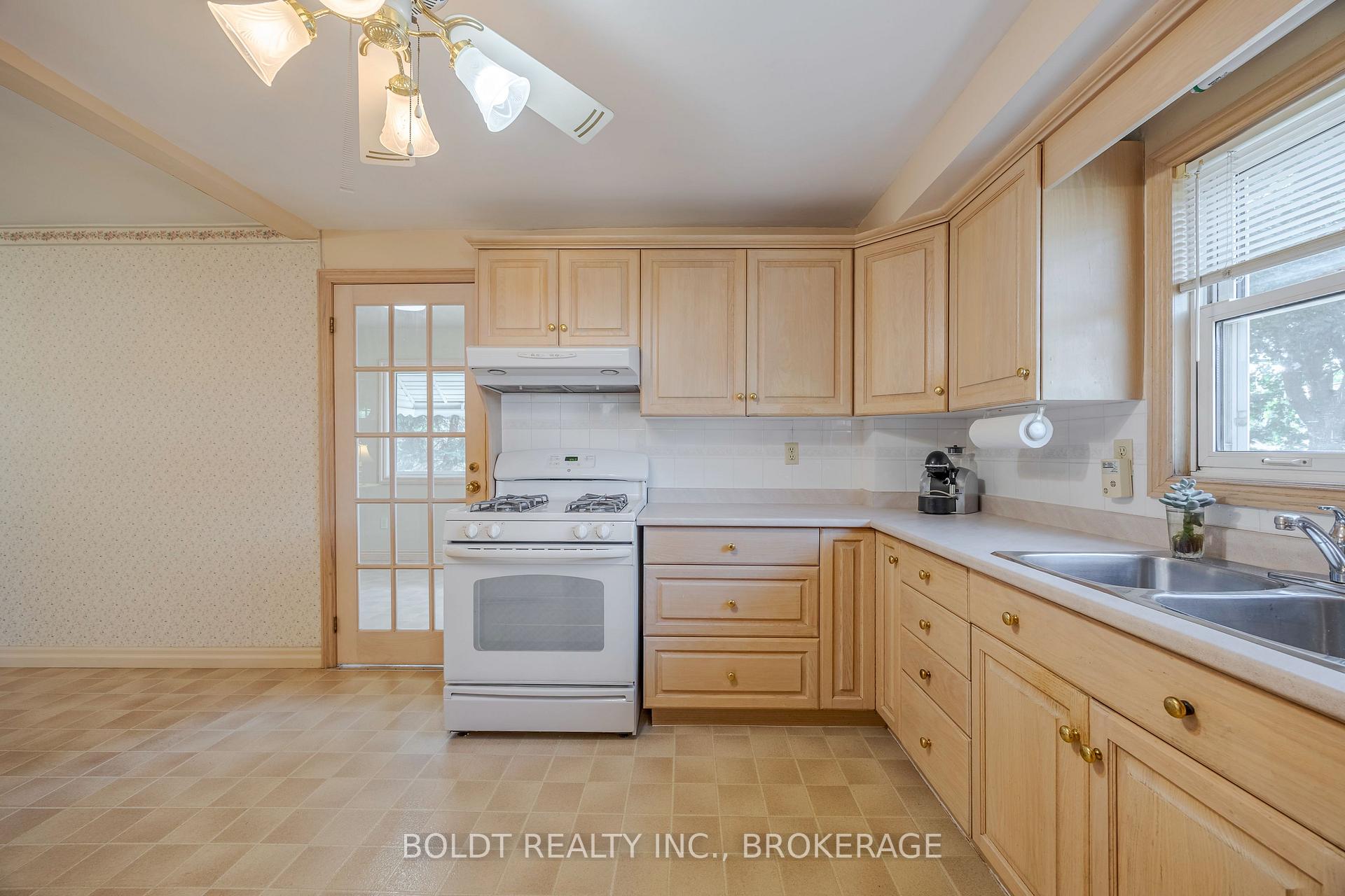Photo 11 of 39 Lorne Street, St. Catharines, E. Chester — HOMEH