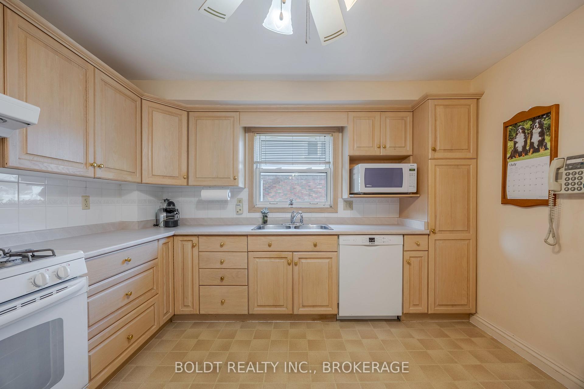 Photo 12 of 39 Lorne Street, St. Catharines, E. Chester — HOMEH