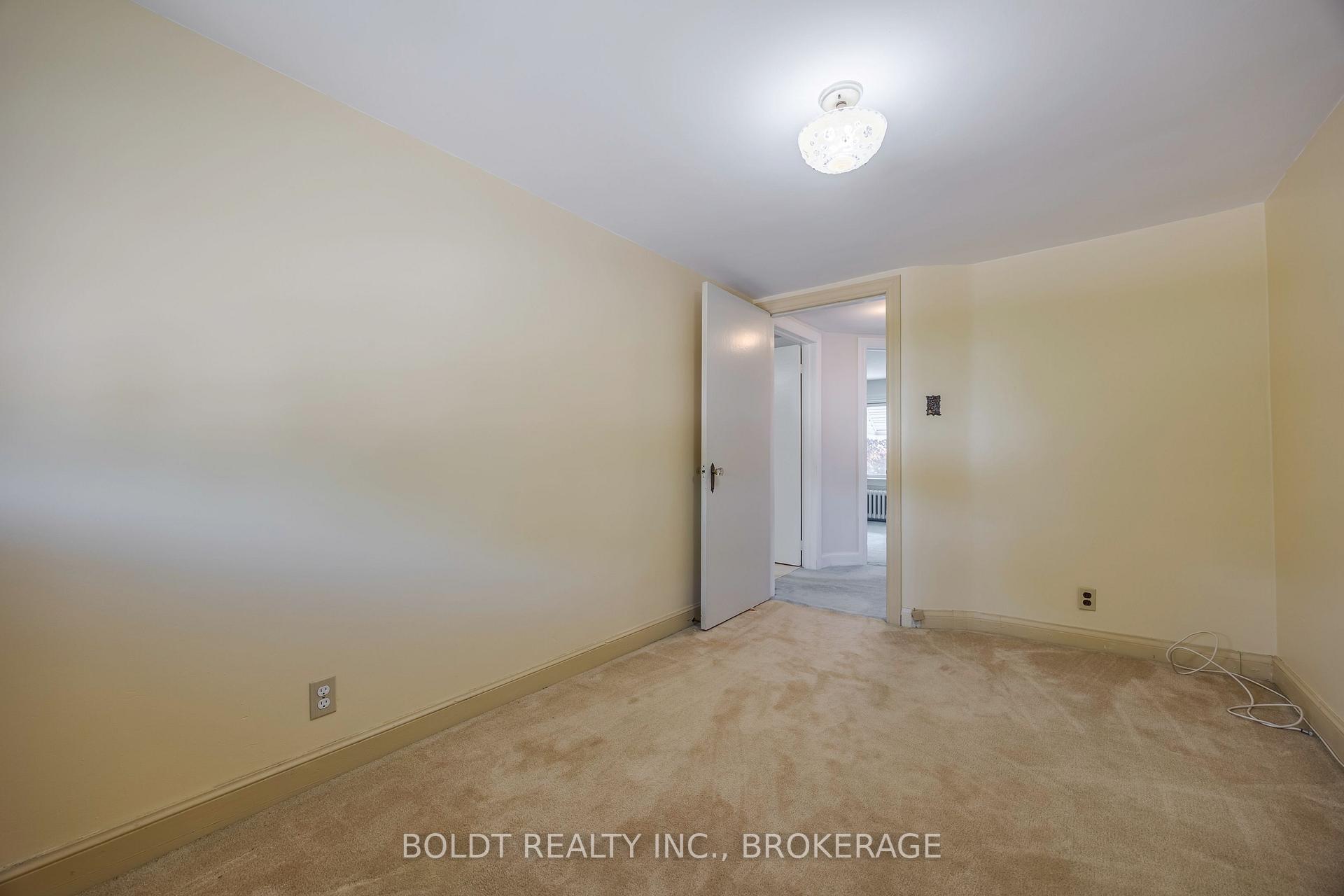 Photo 20 of 39 Lorne Street, St. Catharines, E. Chester — HOMEH