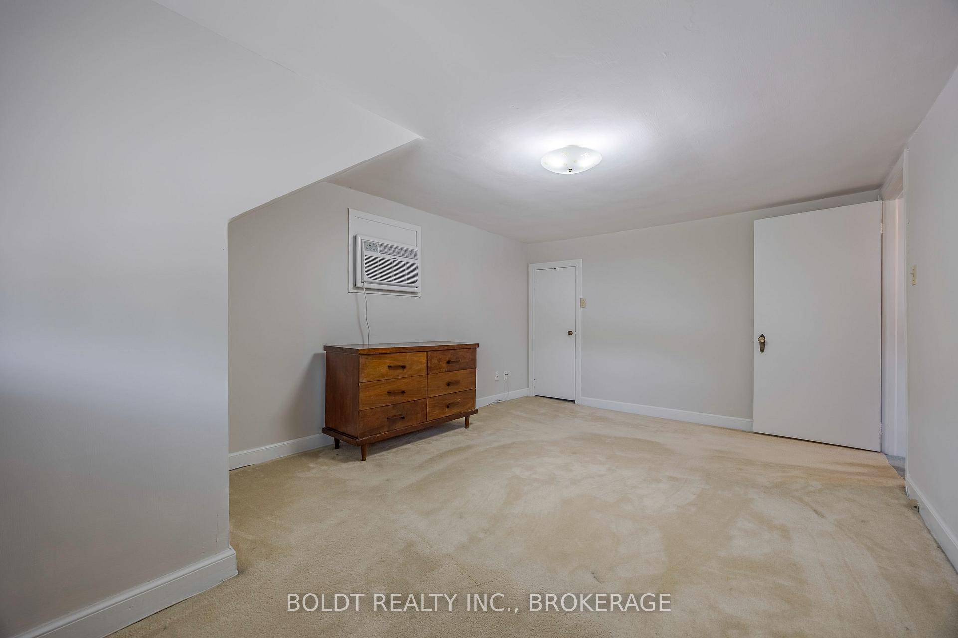 Photo 22 of 39 Lorne Street, St. Catharines, E. Chester — HOMEH