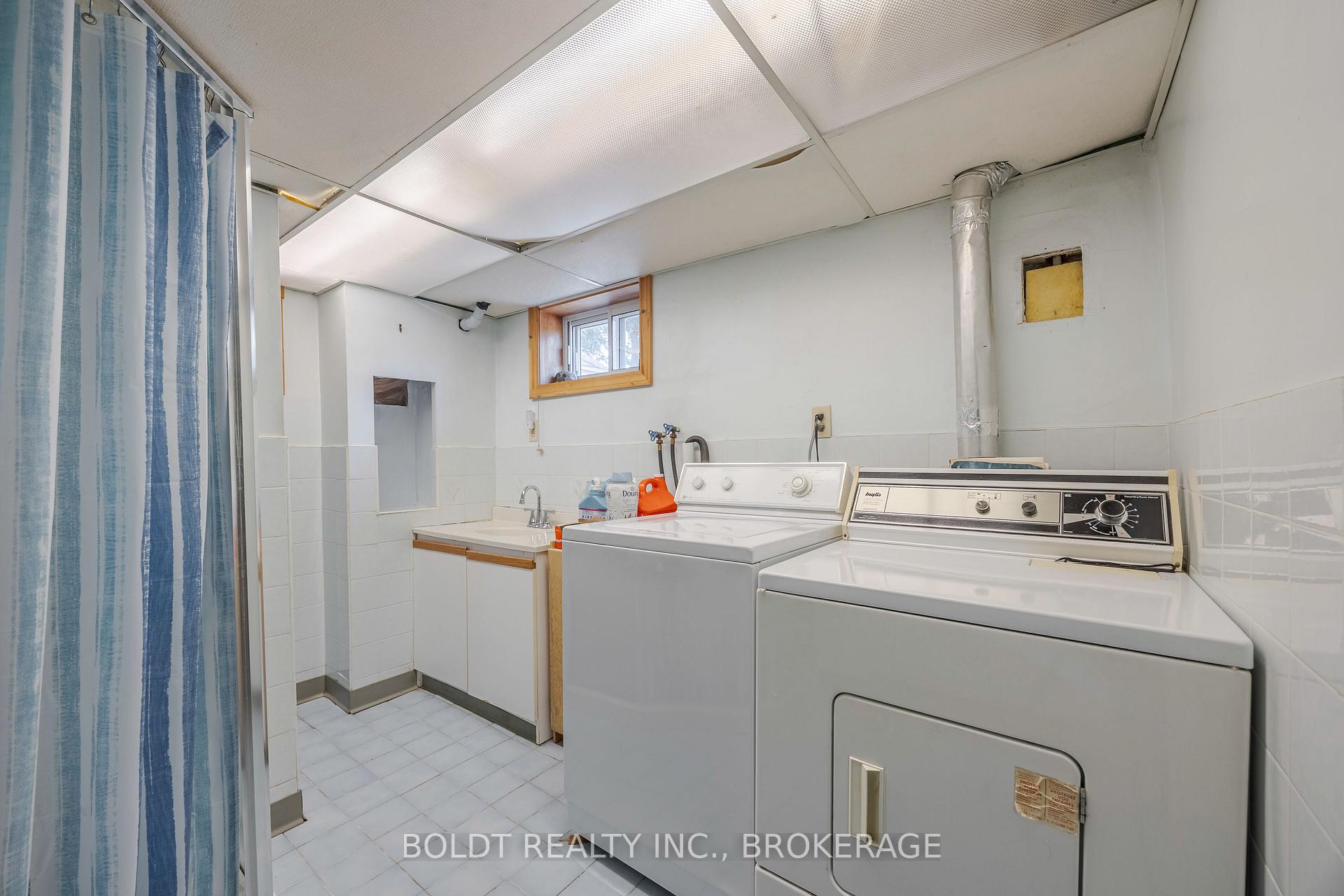Photo 23 of 39 Lorne Street, St. Catharines, E. Chester — HOMEH