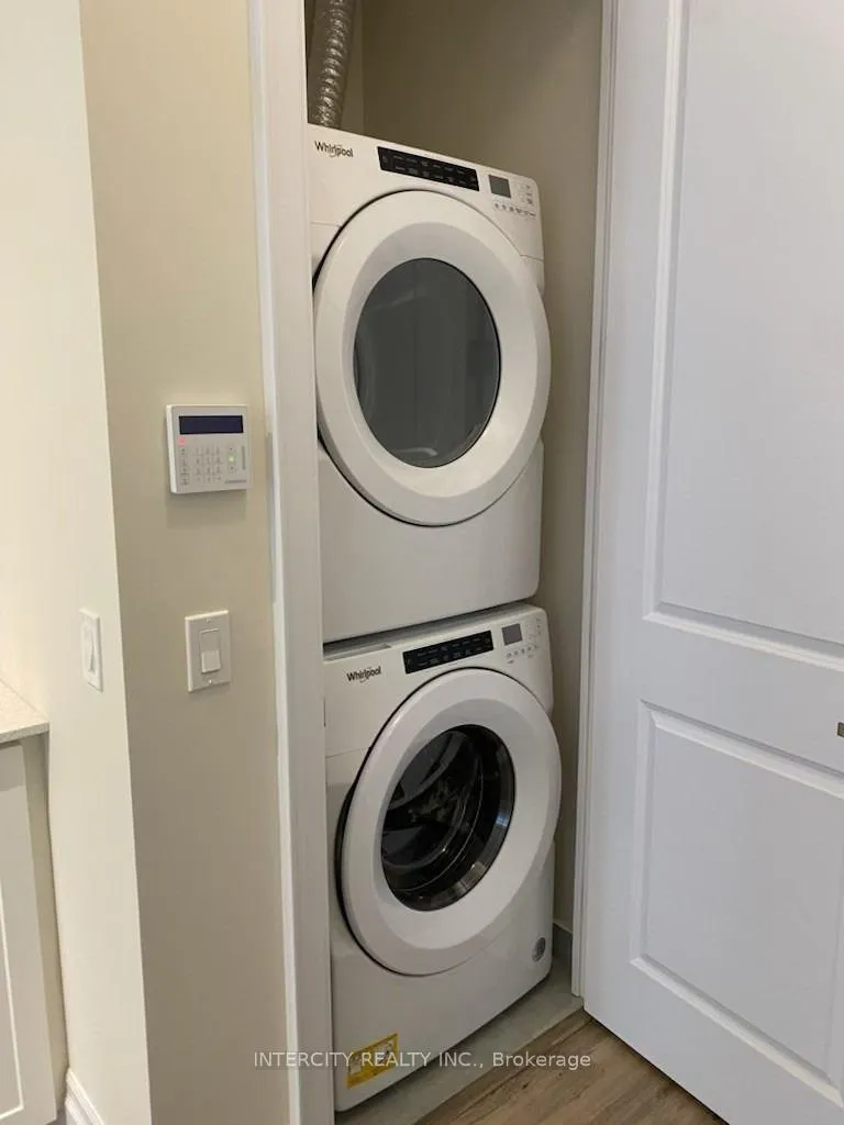 Photo 9 of Unit Ph04, 9085 Jane Street, Vaughan, Concord — HOMEH