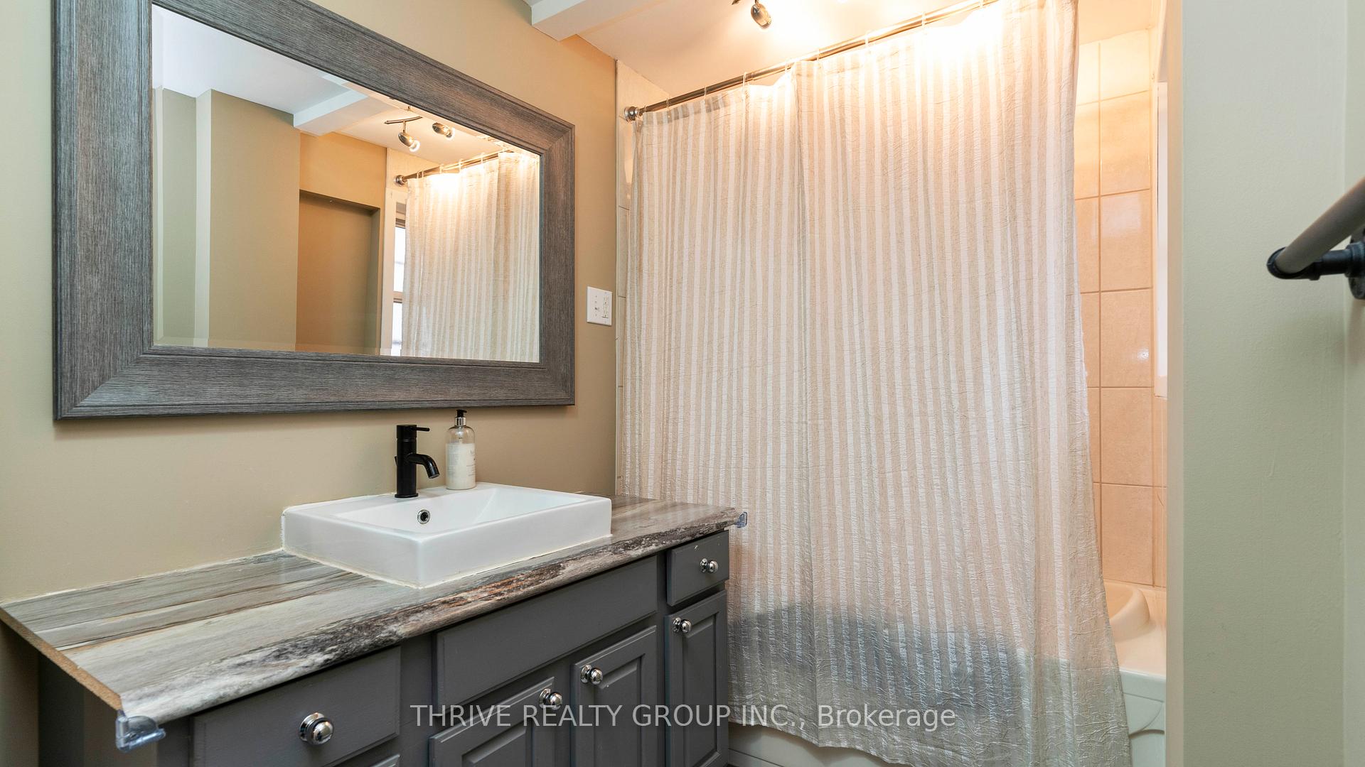 Photo 16 of 78 Sinclair Avenue, St. Thomas — HOMEH