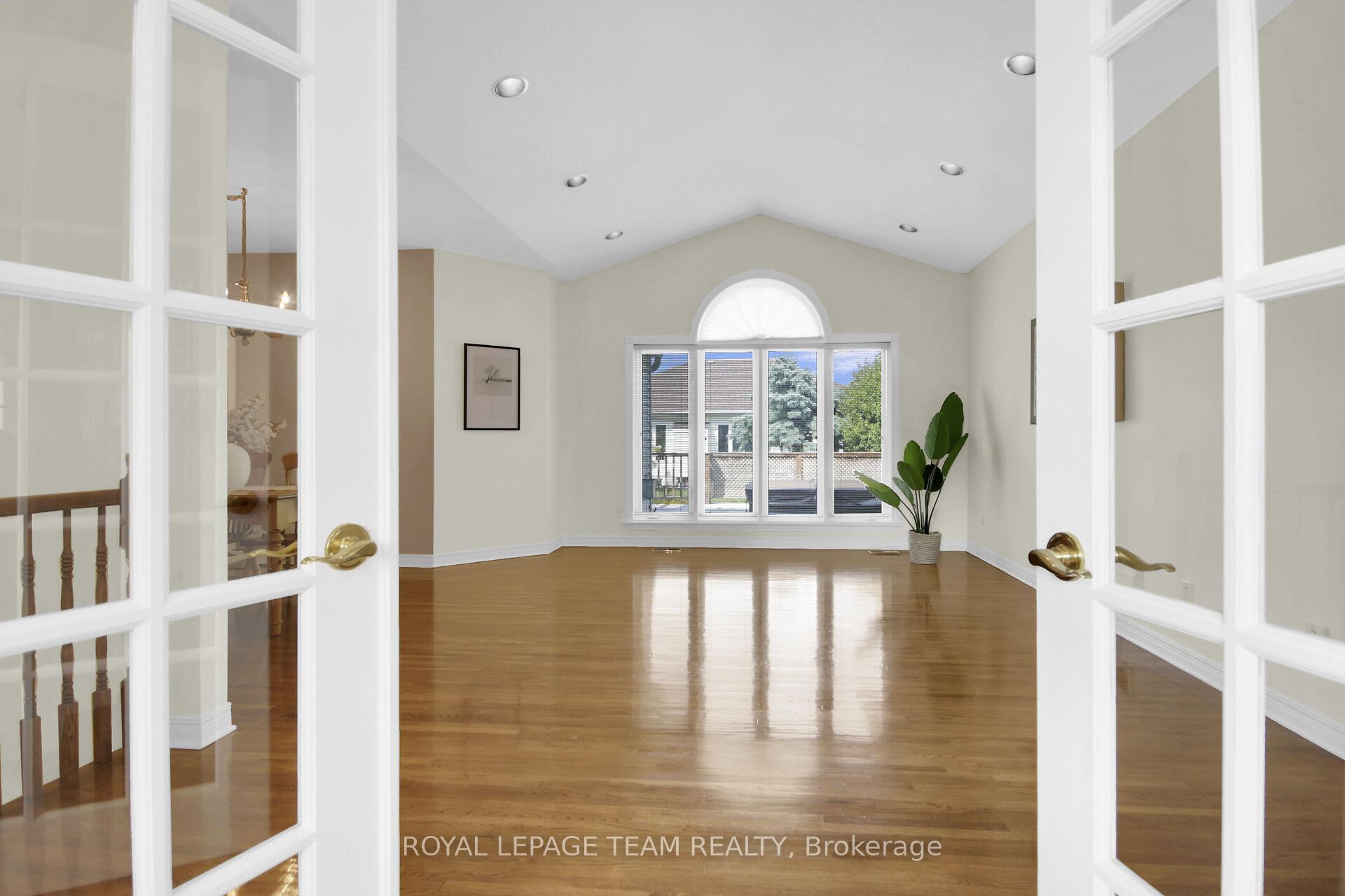 Photo 4 of 41 Jacqueline Crescent, Ottawa, Stittsville (Central) — HOMEH