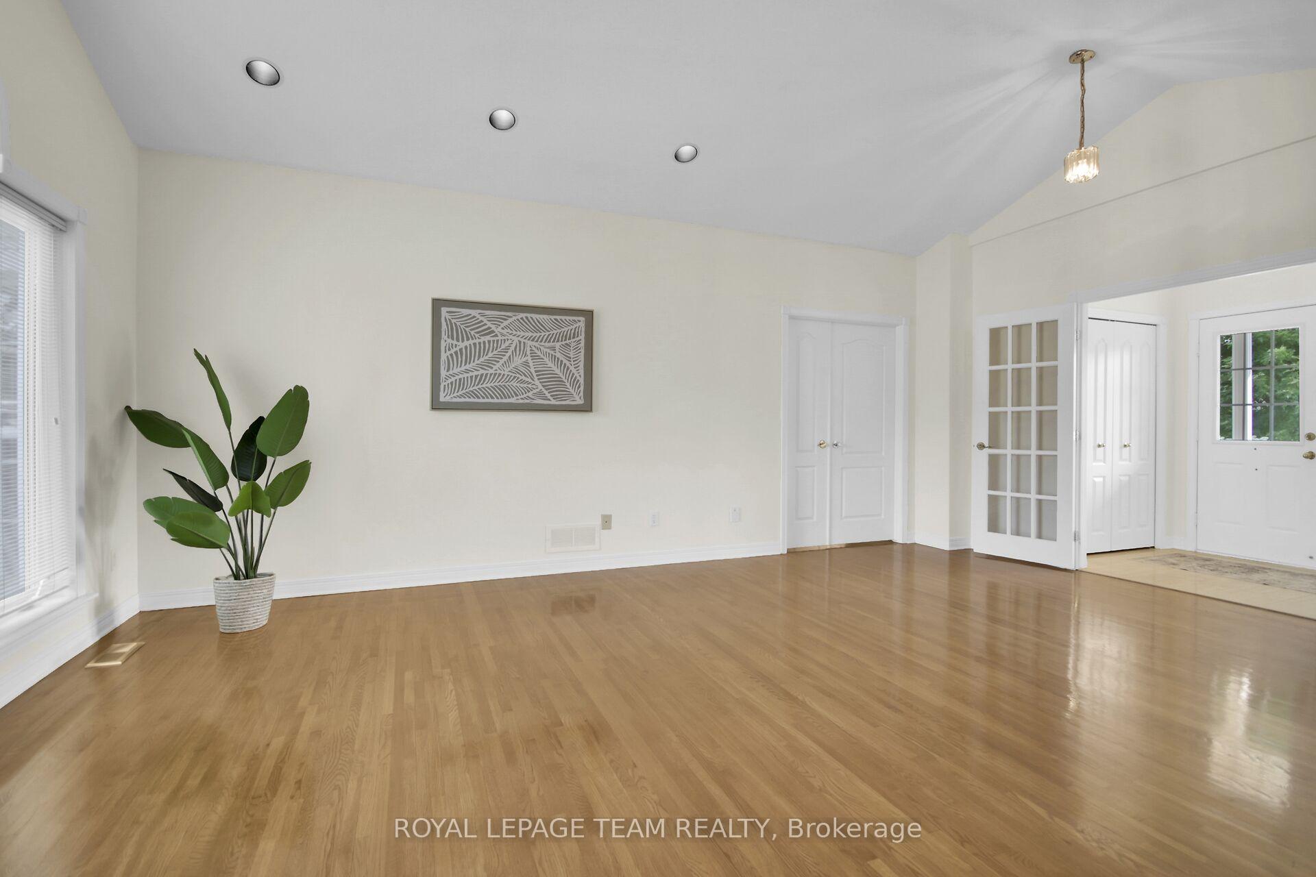 Photo 5 of 41 Jacqueline Crescent, Ottawa, Stittsville (Central) — HOMEH