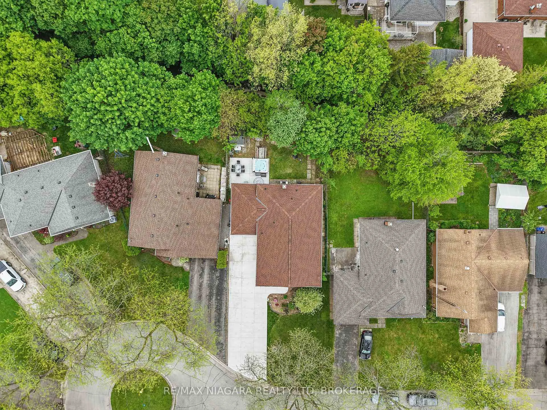 Photo 44 of 84 Regent Drive, St. Catharines, Vine/Linwell — HOMEH