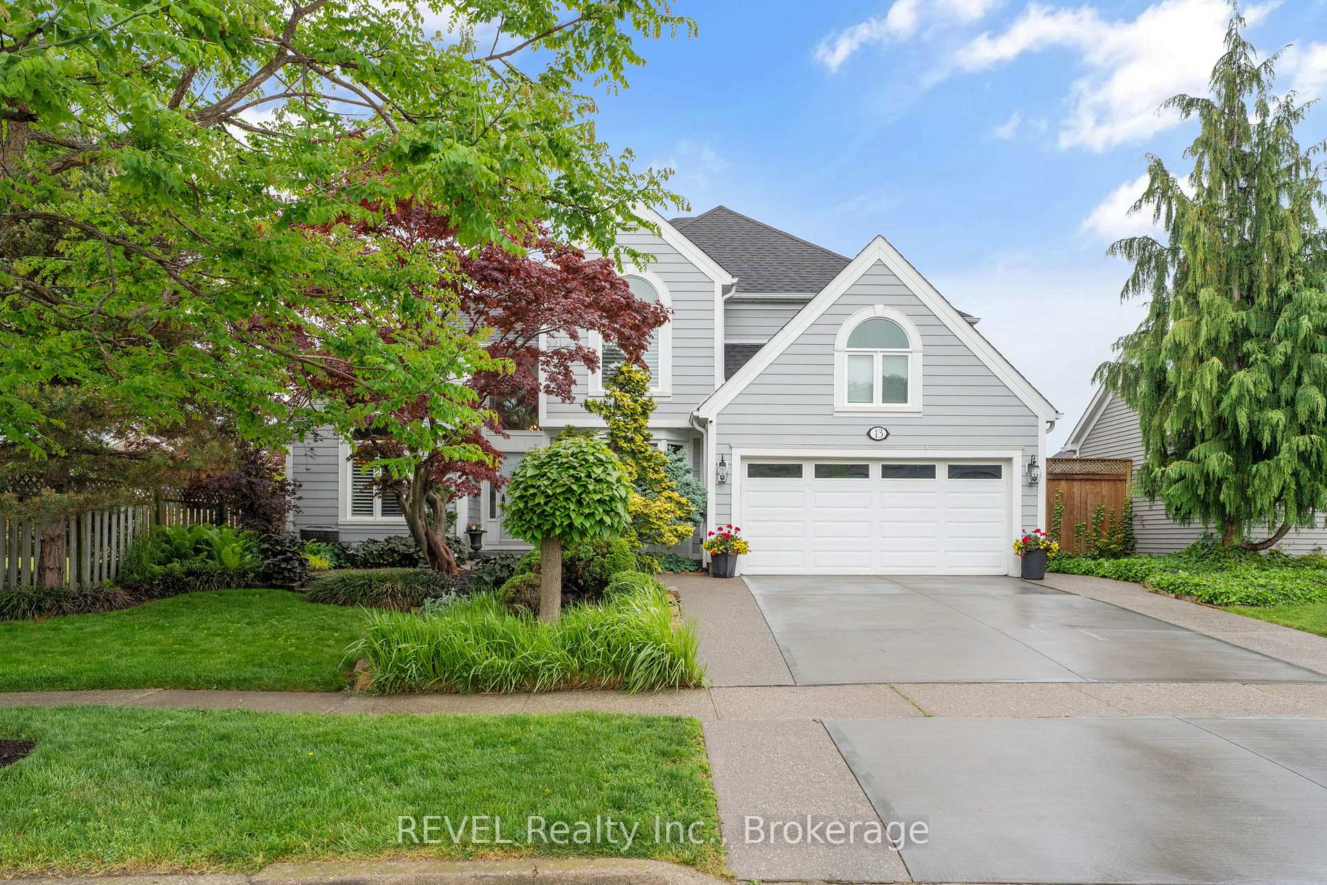Photo 2 of 13 Breckenridge Boulevard, St. Catharines, Grapeview — HOMEH