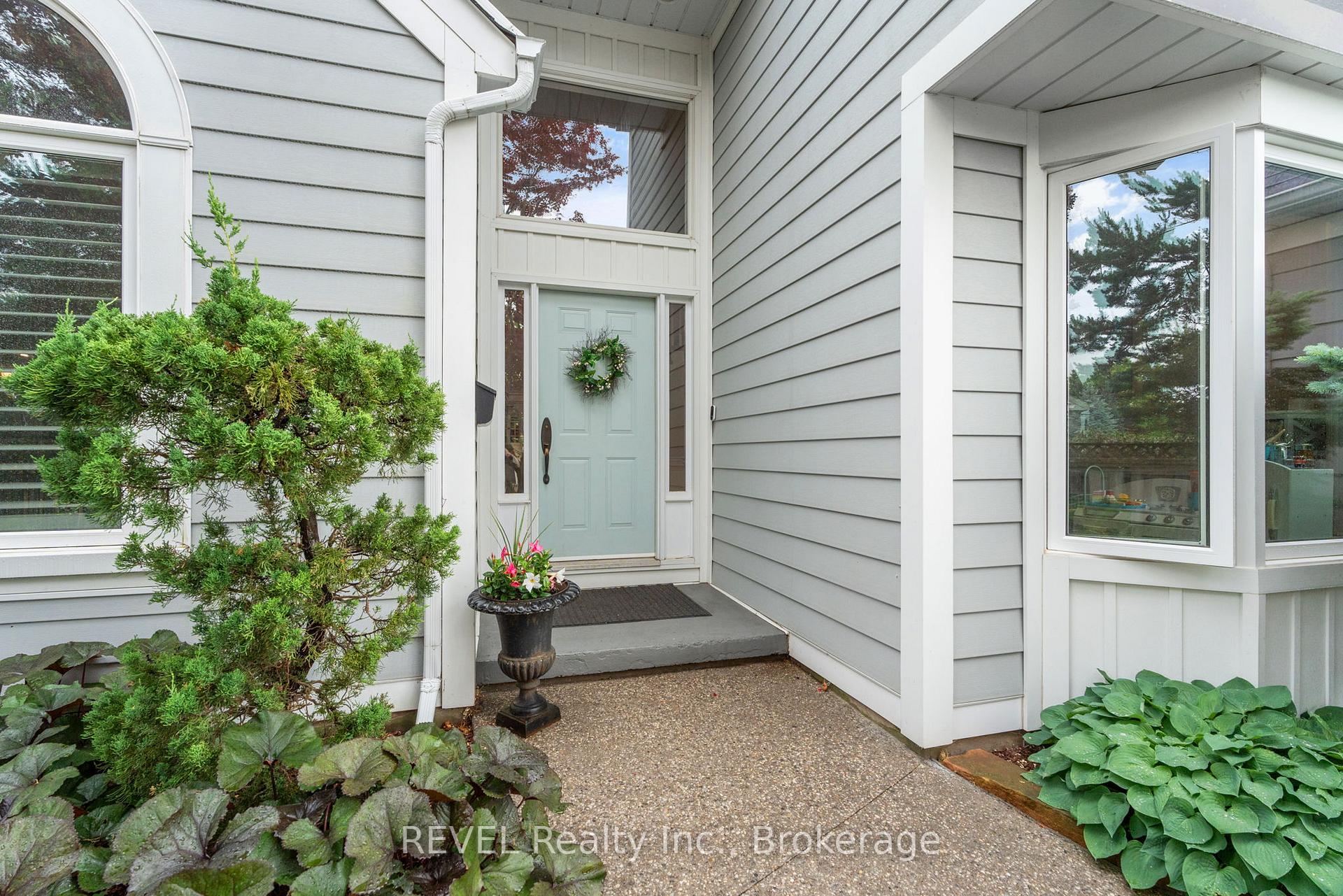 Photo 4 of 13 Breckenridge Boulevard, St. Catharines, Grapeview — HOMEH