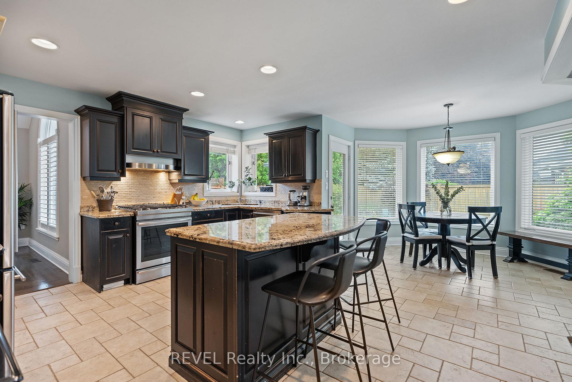 Photo 8 of 13 Breckenridge Boulevard, St. Catharines, Grapeview — HOMEH