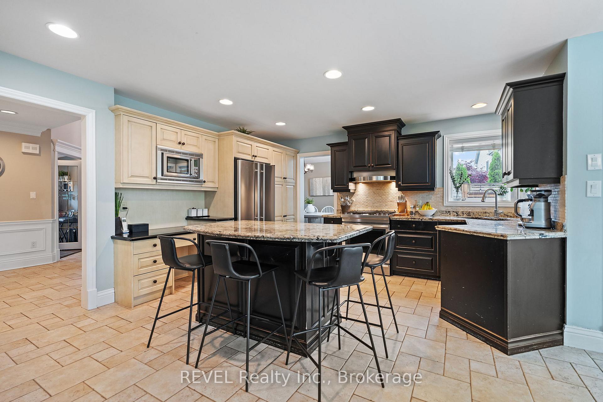 Photo 9 of 13 Breckenridge Boulevard, St. Catharines, Grapeview — HOMEH