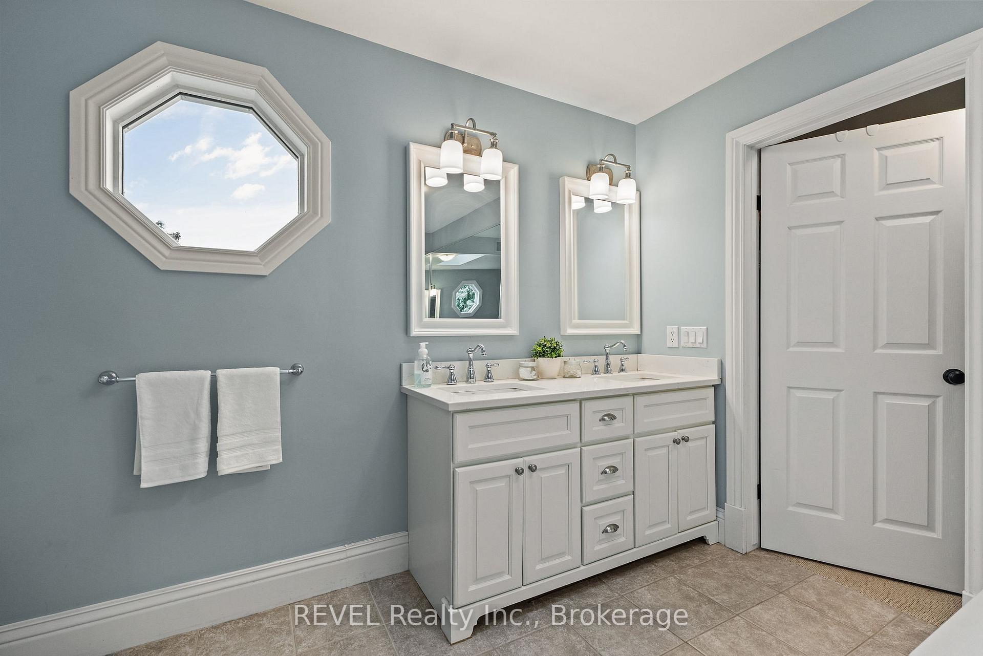 Photo 25 of 13 Breckenridge Boulevard, St. Catharines, Grapeview — HOMEH
