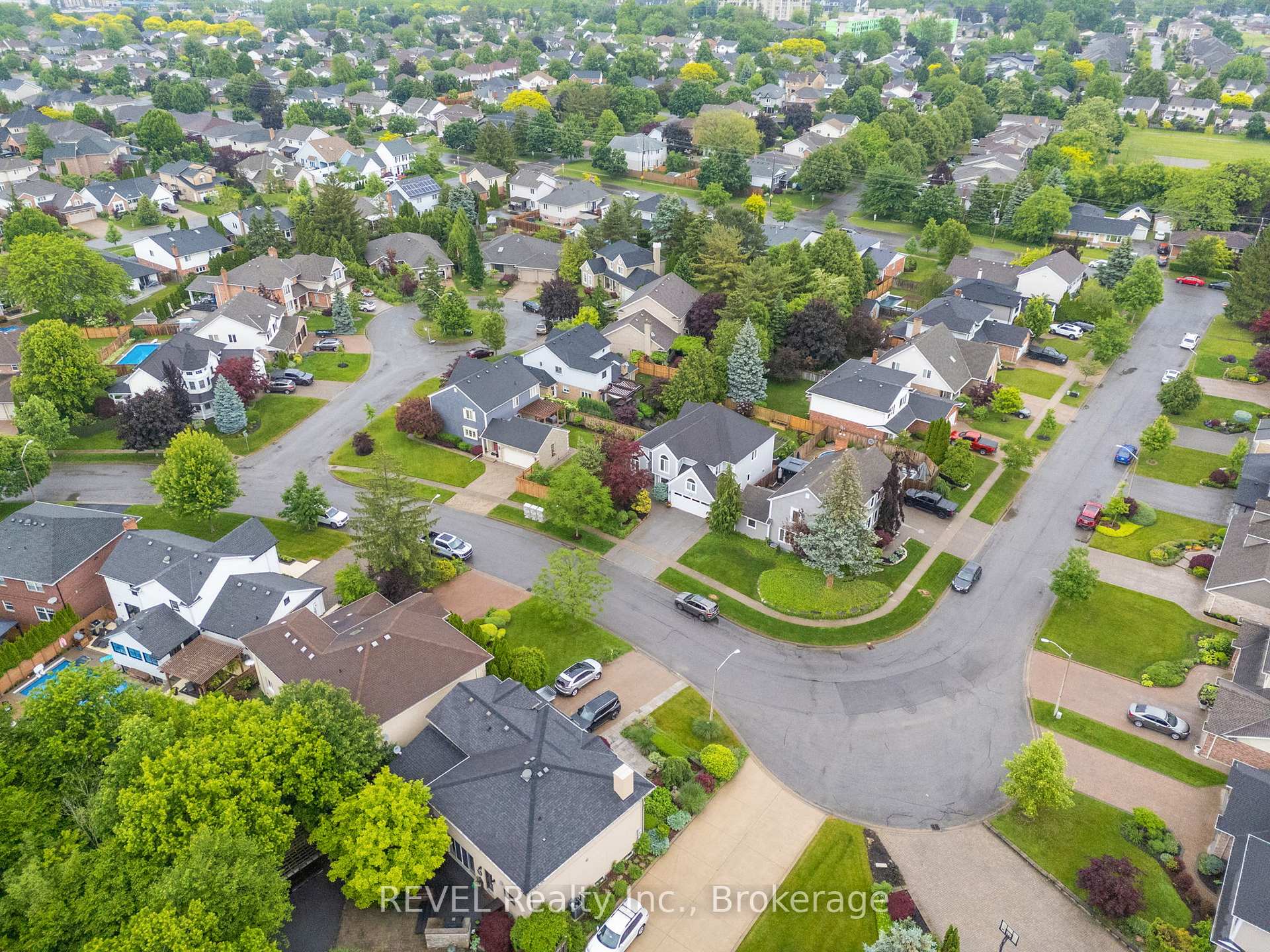 Photo 47 of 13 Breckenridge Boulevard, St. Catharines, Grapeview — HOMEH