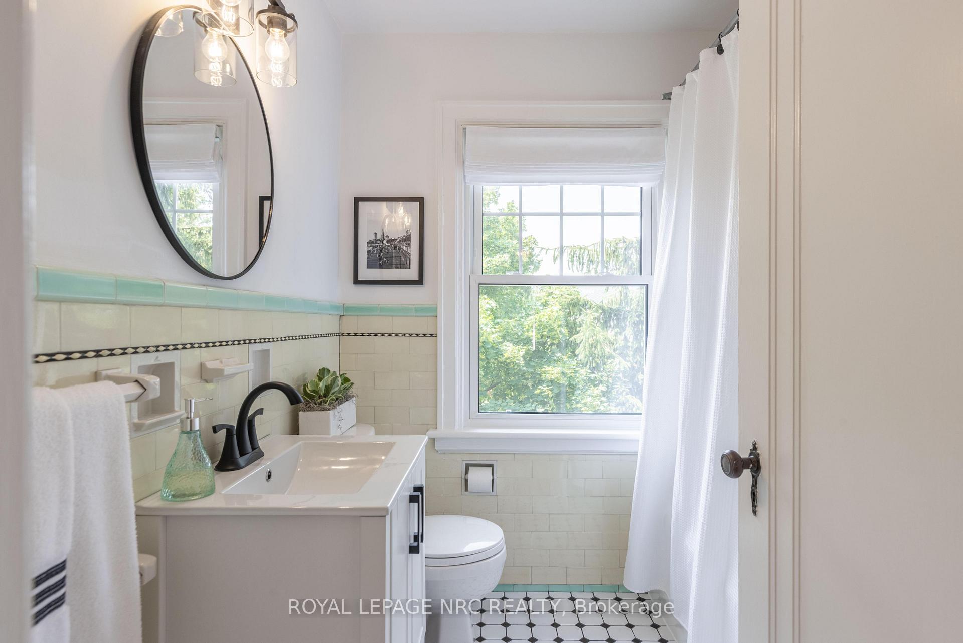 Photo 33 of 51 Hillcrest Avenue, St. Catharines, Old Glenridge — HOMEH