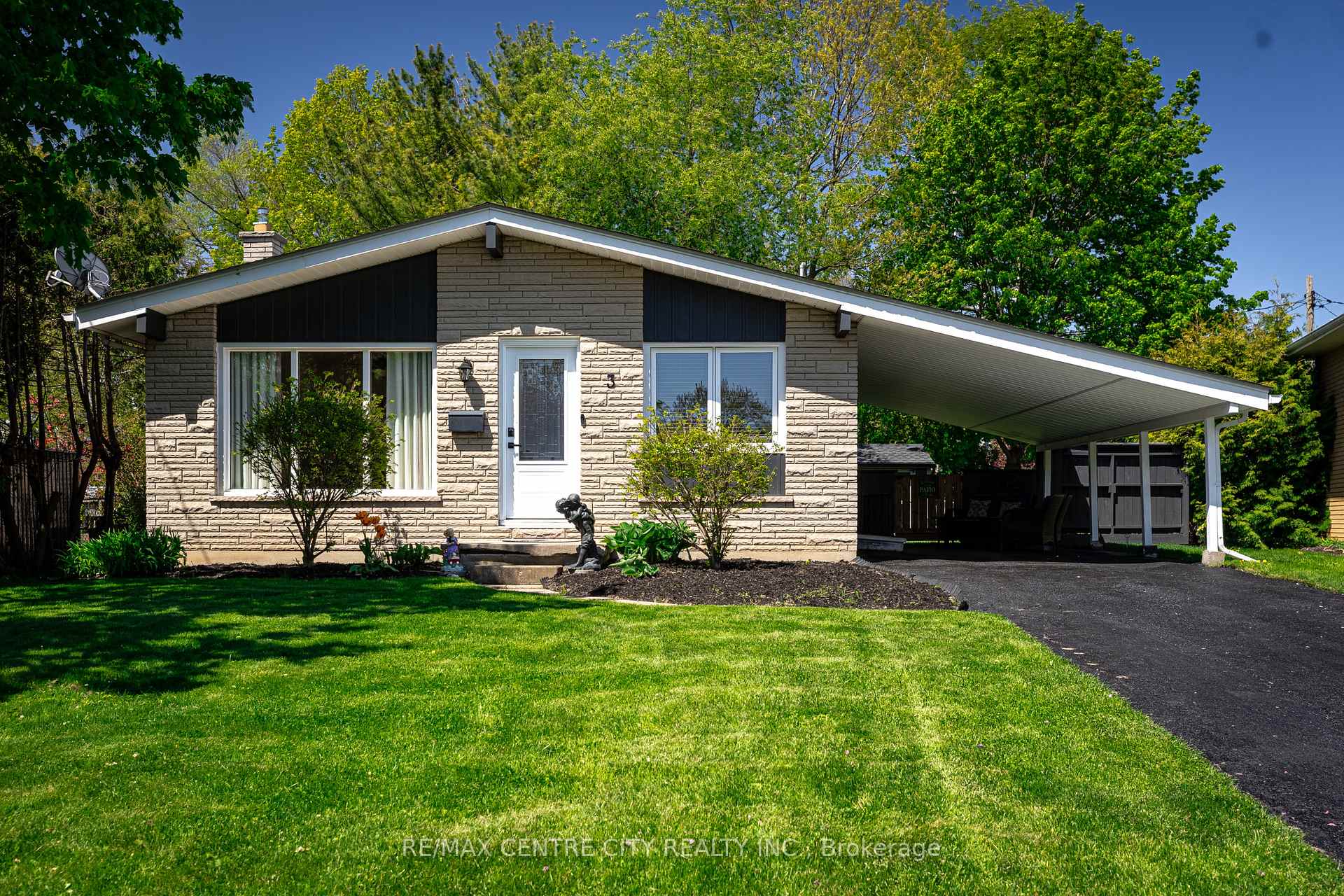 Photo 1 of 3 Ashton Place, St. Thomas — HOMEH