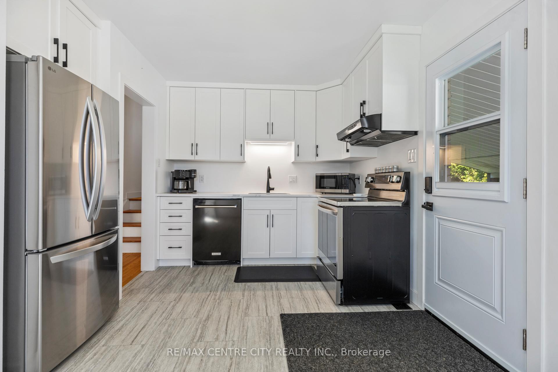 Photo 3 of 3 Ashton Place, St. Thomas — HOMEH