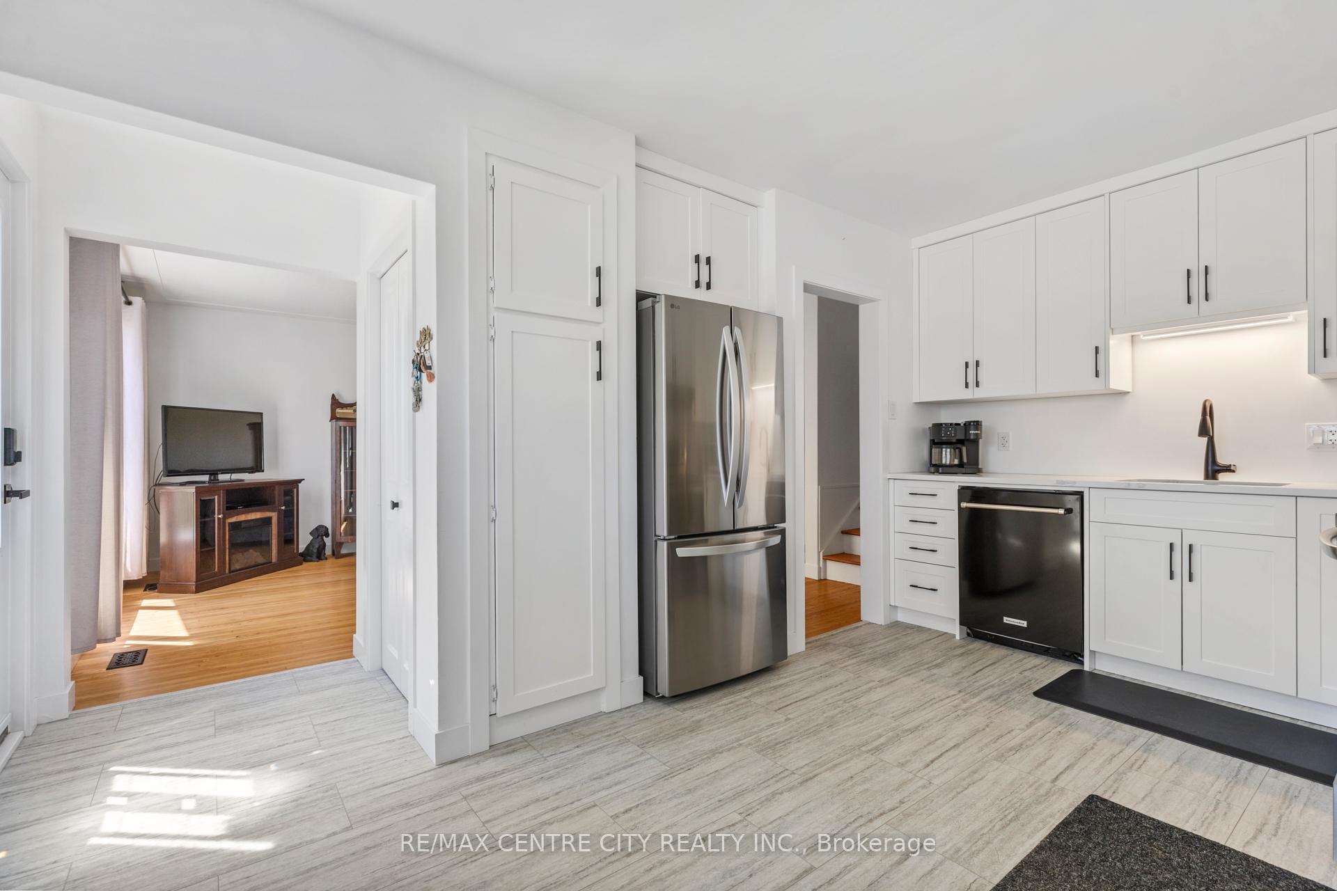 Photo 4 of 3 Ashton Place, St. Thomas — HOMEH