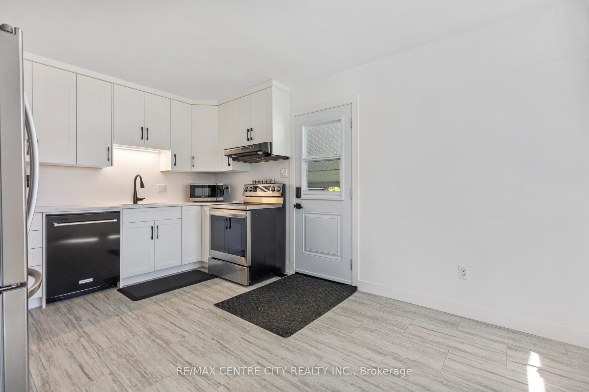 Photo 5 of 3 Ashton Place, St. Thomas — HOMEH