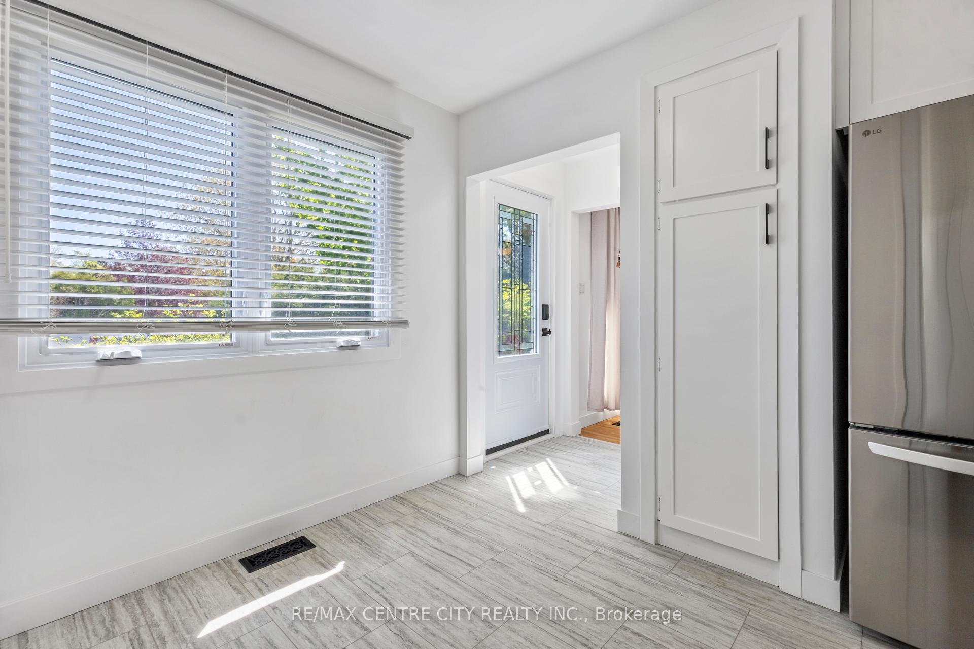 Photo 6 of 3 Ashton Place, St. Thomas — HOMEH