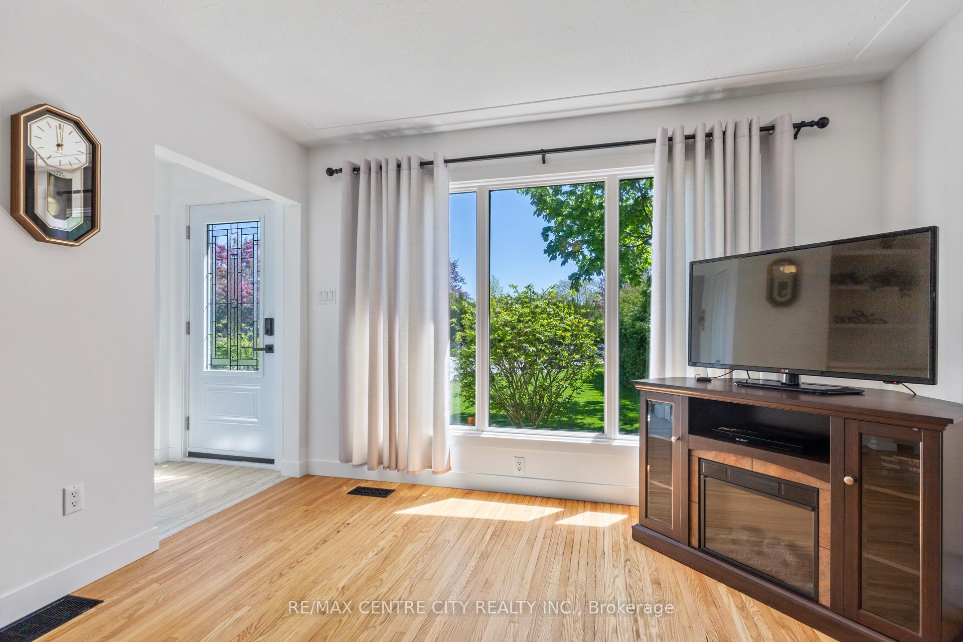 Photo 9 of 3 Ashton Place, St. Thomas — HOMEH