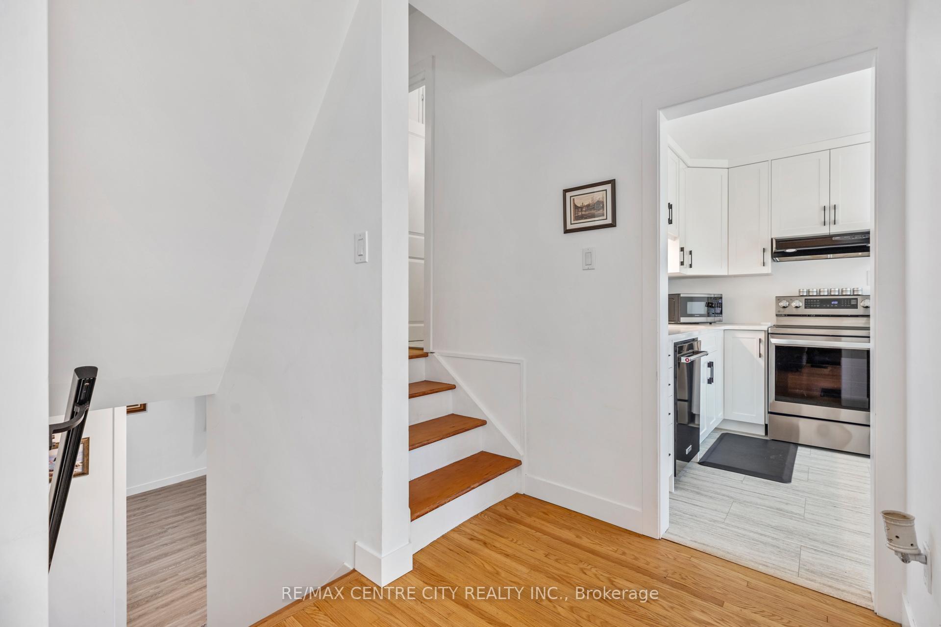 Photo 10 of 3 Ashton Place, St. Thomas — HOMEH