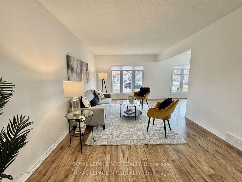 Photo 2 of 10 Cornwell Circle, St. Catharines, Ridley — HOMEH