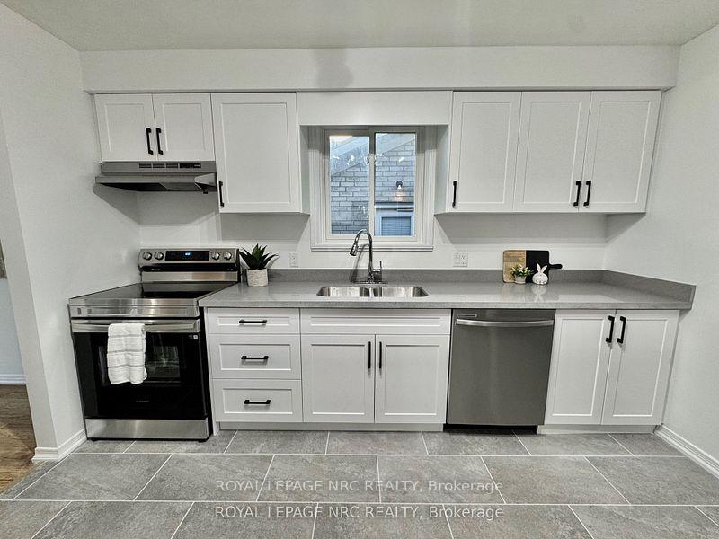 Photo 7 of 10 Cornwell Circle, St. Catharines, Ridley — HOMEH
