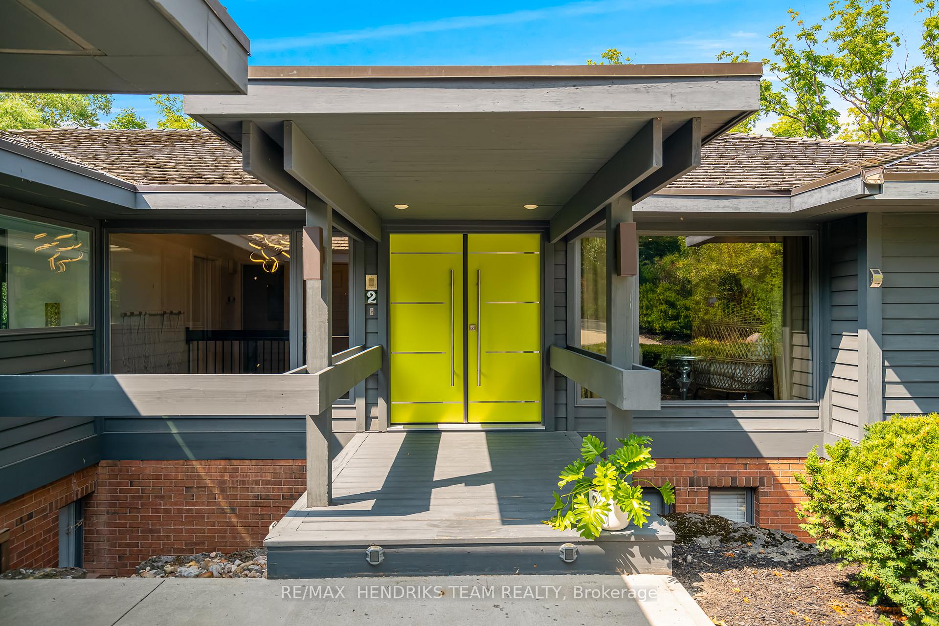 Photo 3 of 2 Briarfield Crescent, St. Catharines, Glendale/Glenridge — HOMEH