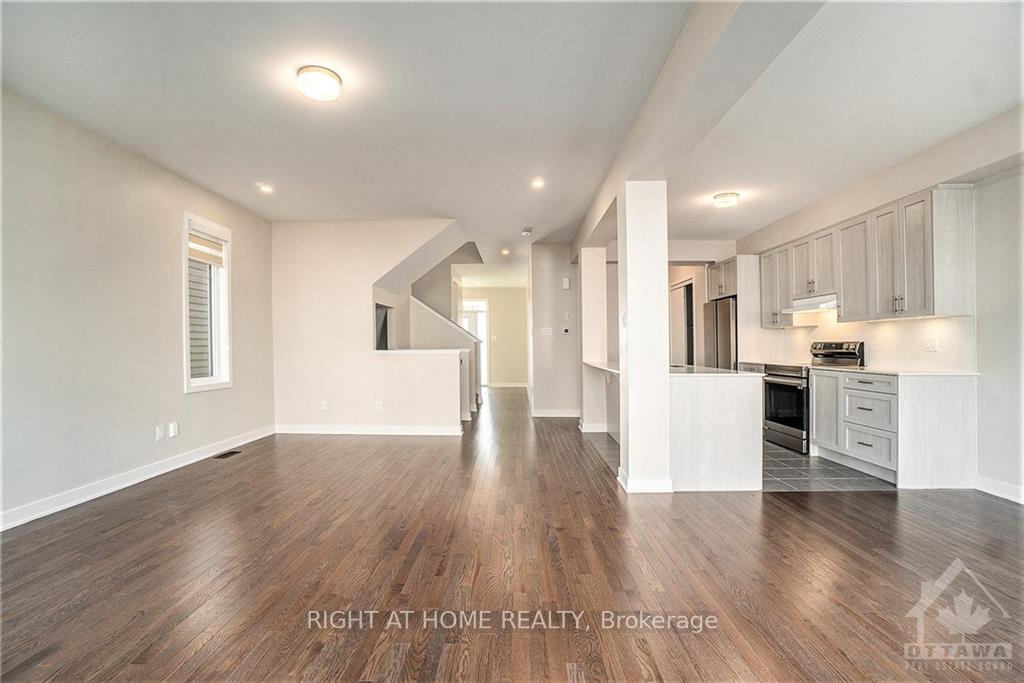 Photo 8 of 128 Hackamore Crescent, Ottawa, Goulbourn Twp From Franktown Rd/South To Rideau — HOMEH