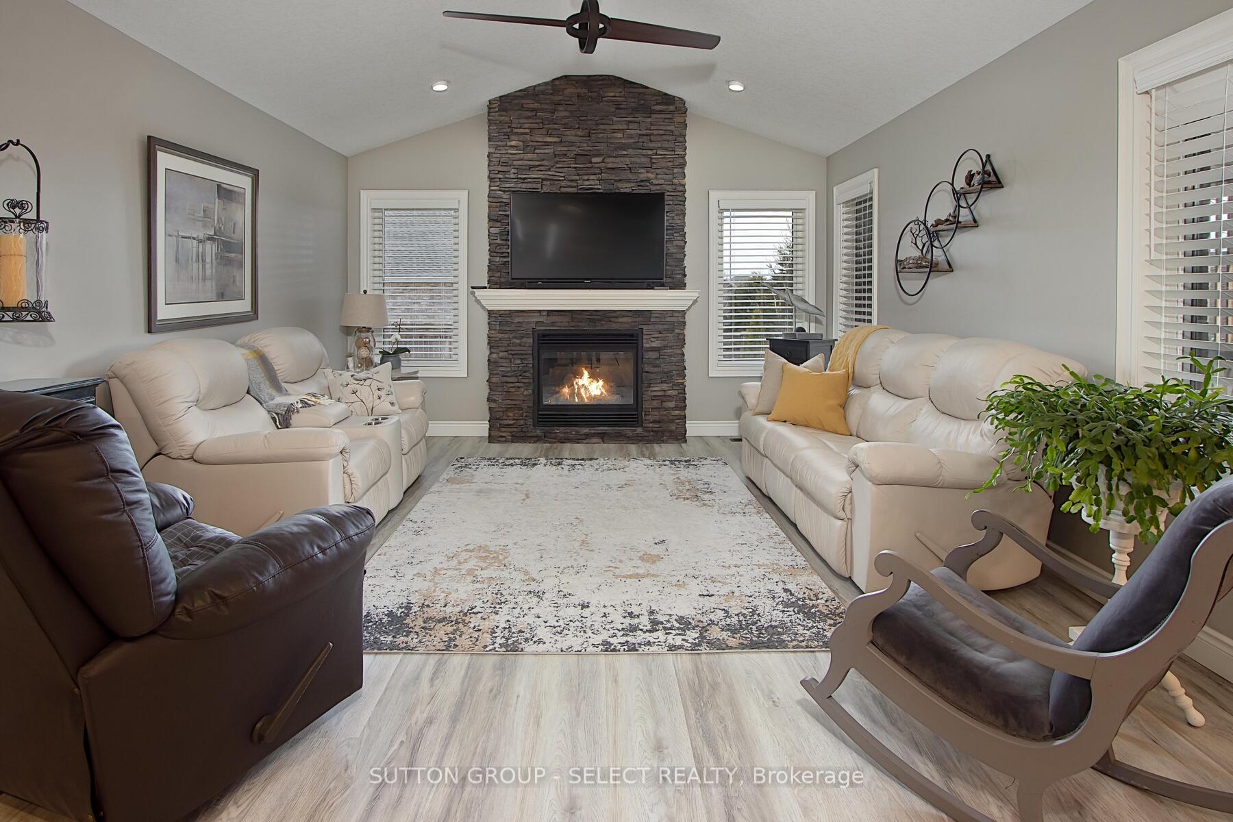 Photo 4 of 70 Shaw Valley Drive, St. Thomas — HOMEH