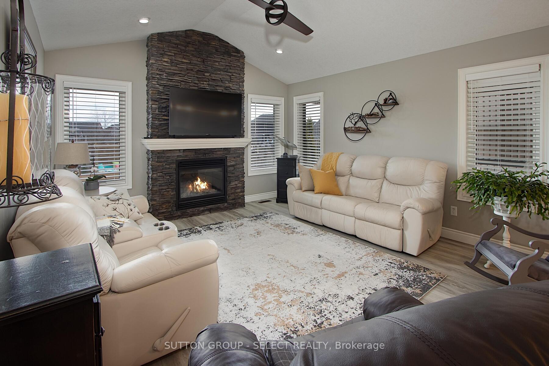 Photo 5 of 70 Shaw Valley Drive, St. Thomas — HOMEH