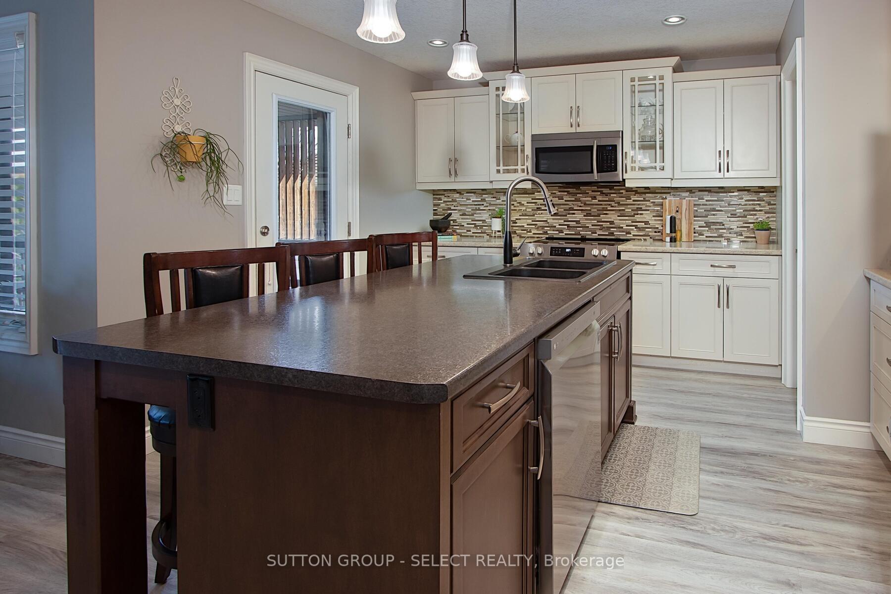 Photo 7 of 70 Shaw Valley Drive, St. Thomas — HOMEH
