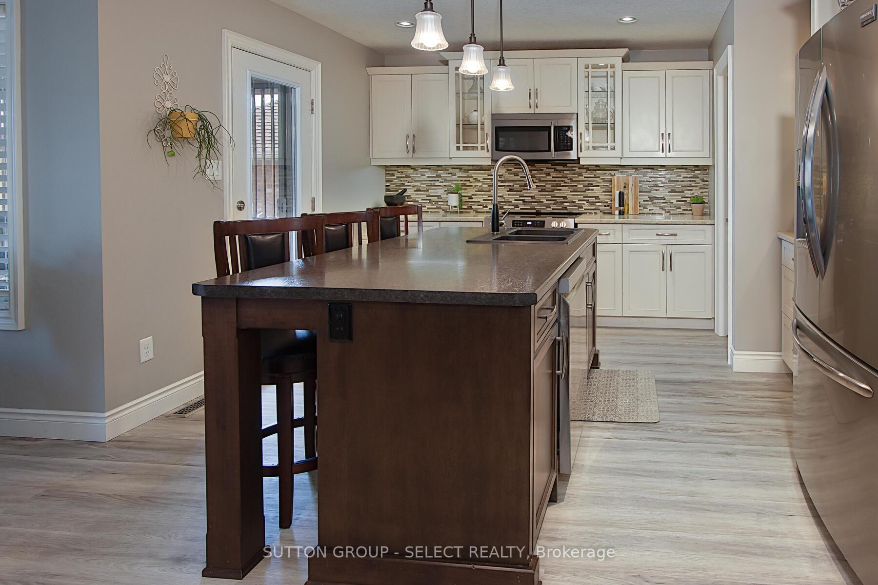 Photo 8 of 70 Shaw Valley Drive, St. Thomas — HOMEH