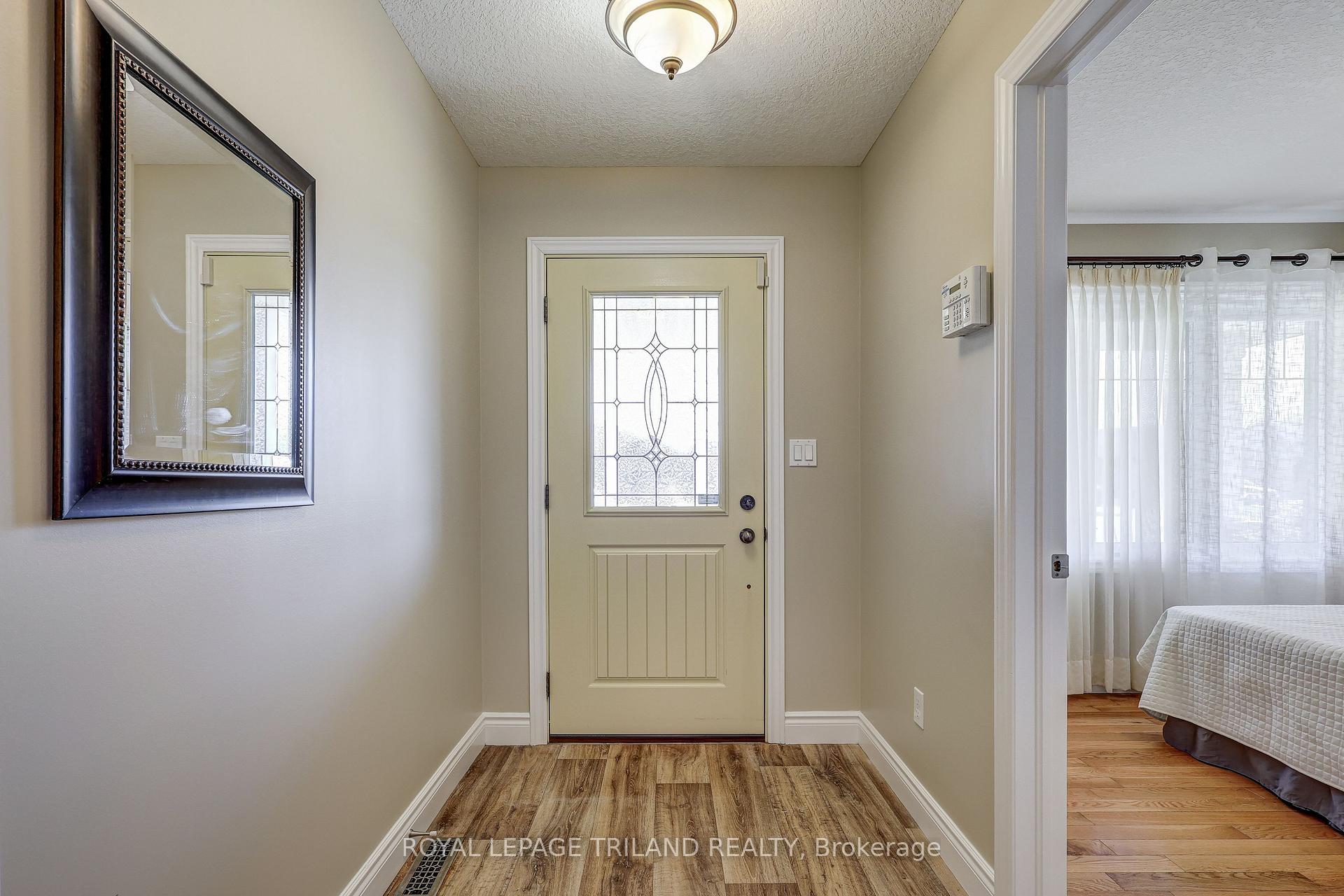 Photo 3 of 48 Ambleside Drive, St. Thomas — HOMEH