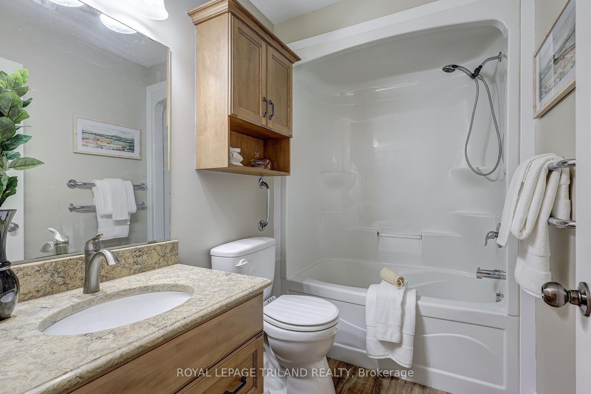 Photo 5 of 48 Ambleside Drive, St. Thomas — HOMEH