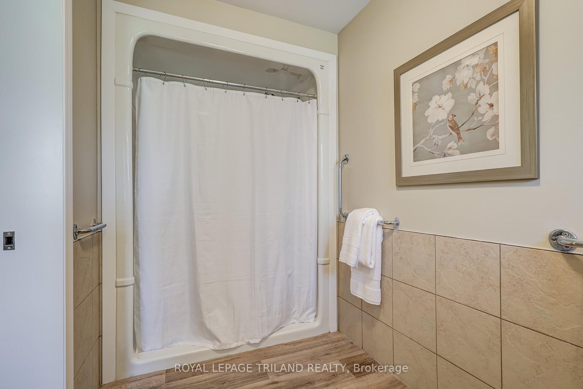 Photo 10 of 48 Ambleside Drive, St. Thomas — HOMEH